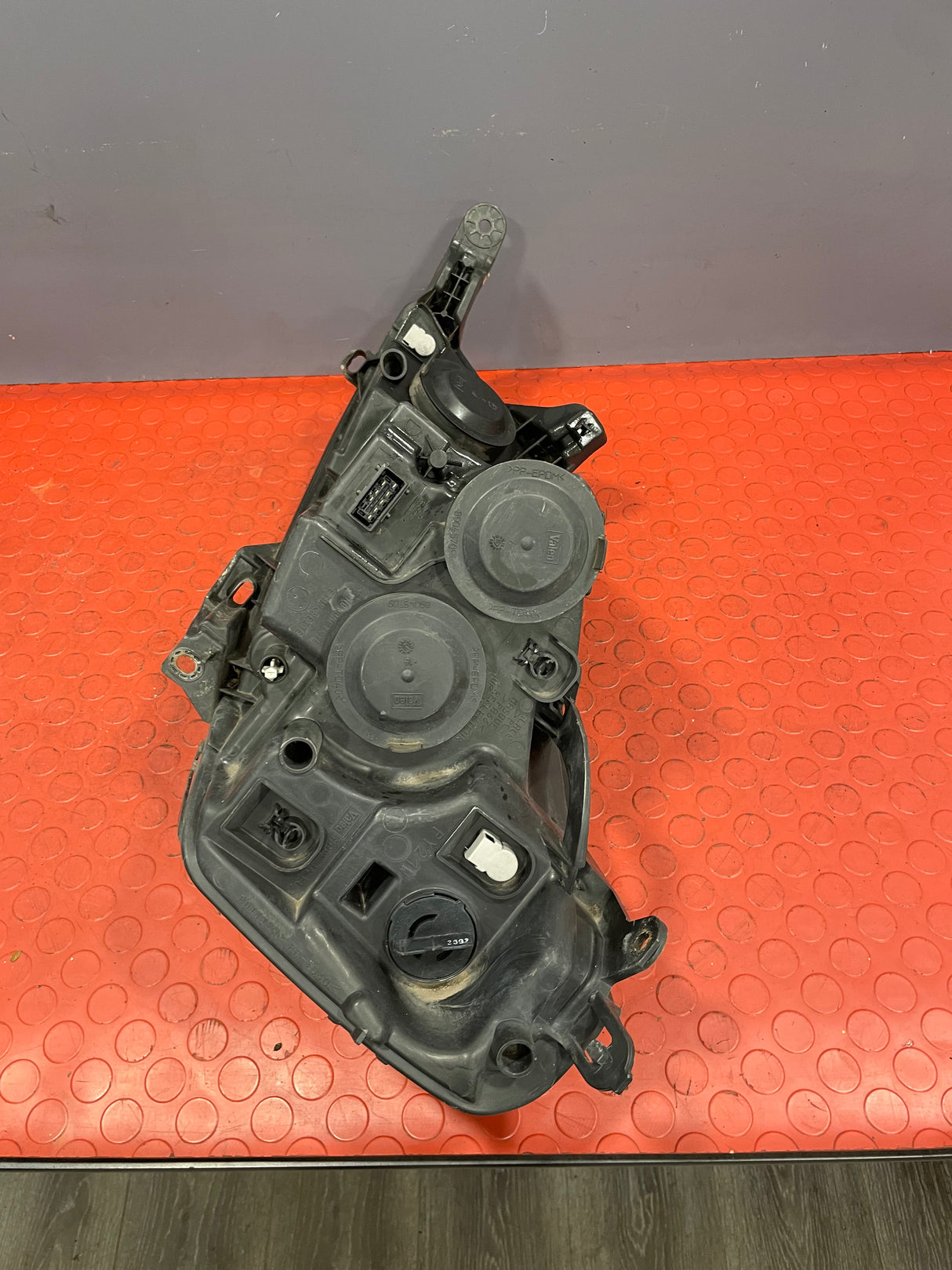 Citroen Dispatch/Peugeot Expert/Toyota Proace/Fiat Scudo HEADLIGHT Driver's Side (Partly Yellowish Lens ) 2007-2016 P/N 89901162
