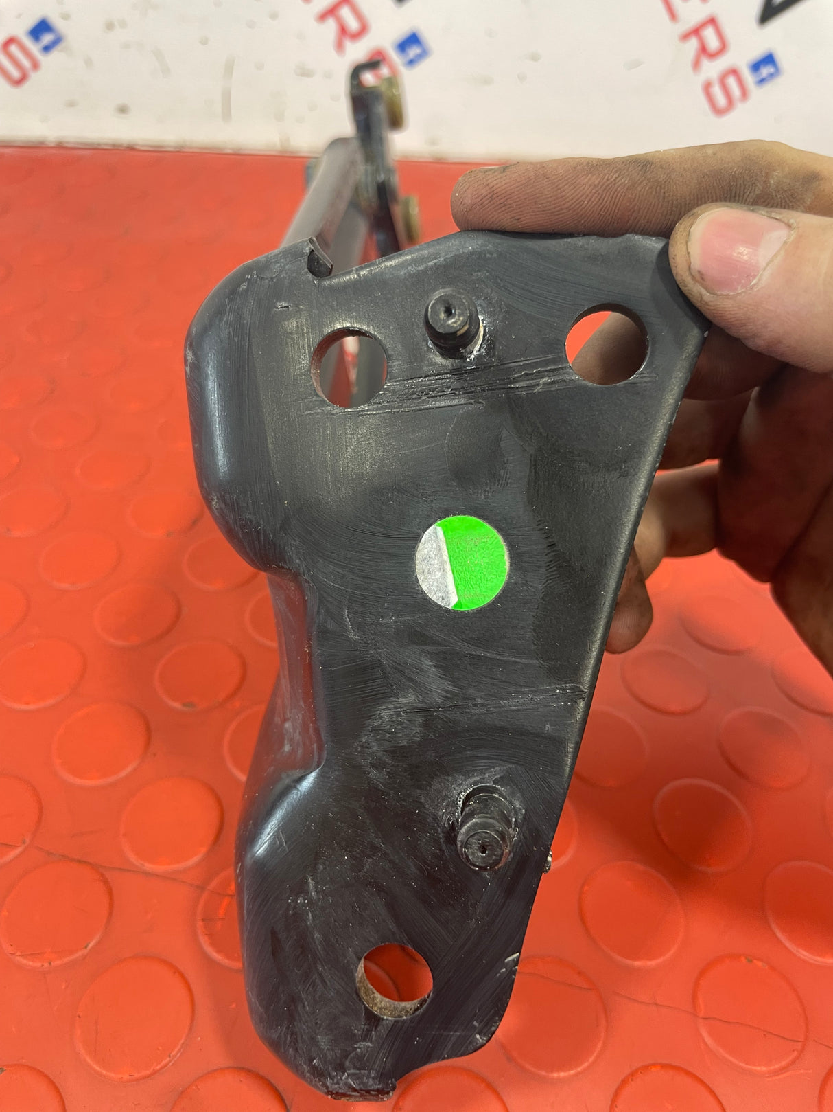 Peugeot Partner/Citroen Berlingo PASSENGER SIDE SLIDING DOOR BOTTOM ROLLER 2019-2023P/N 9916965980