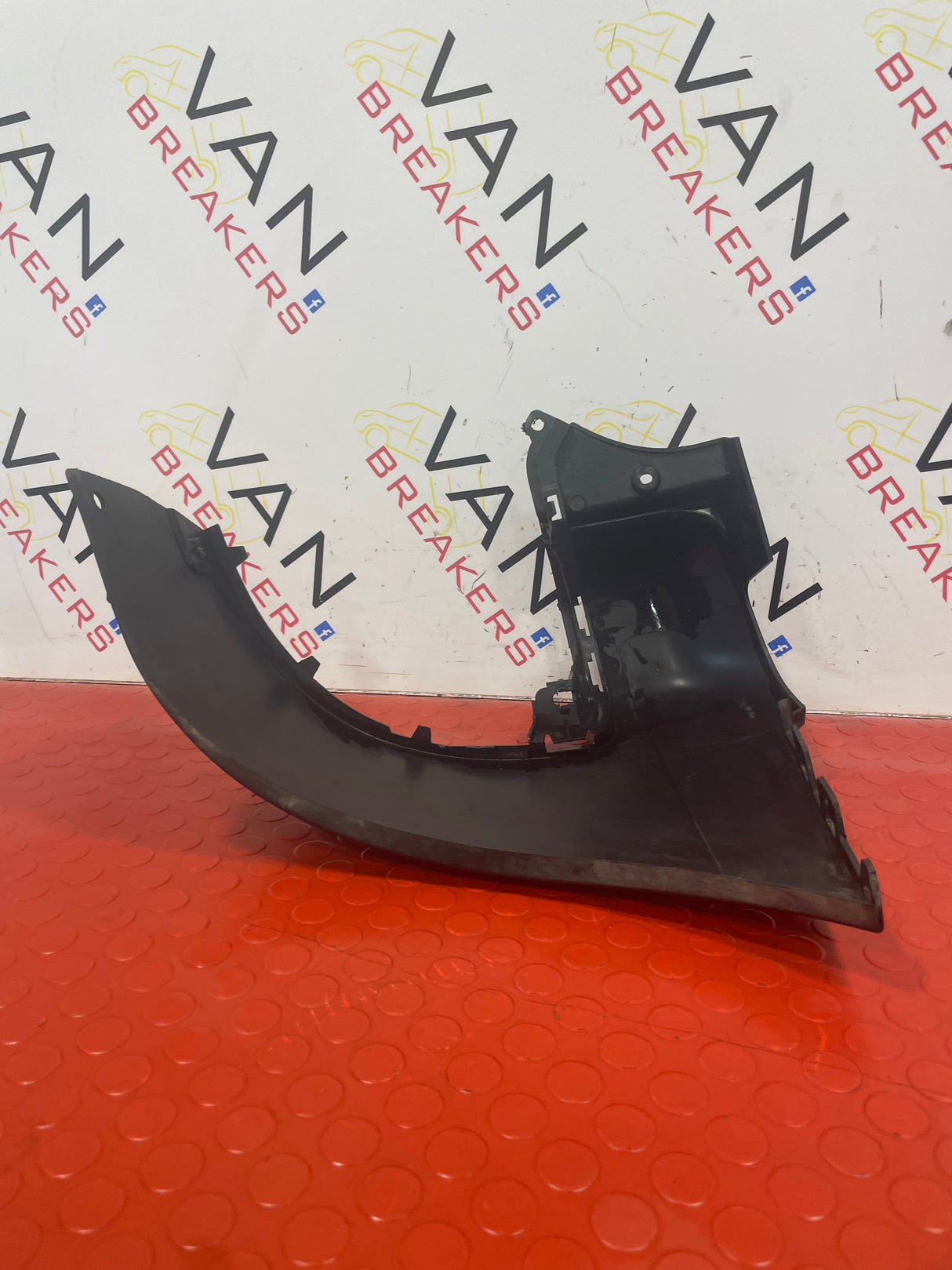 Peugeot Partner/Citroen Berlingo PASSENGER SIDE REAR BUMPER CORNER MOLDING END CAP N/S P/N 9682044077