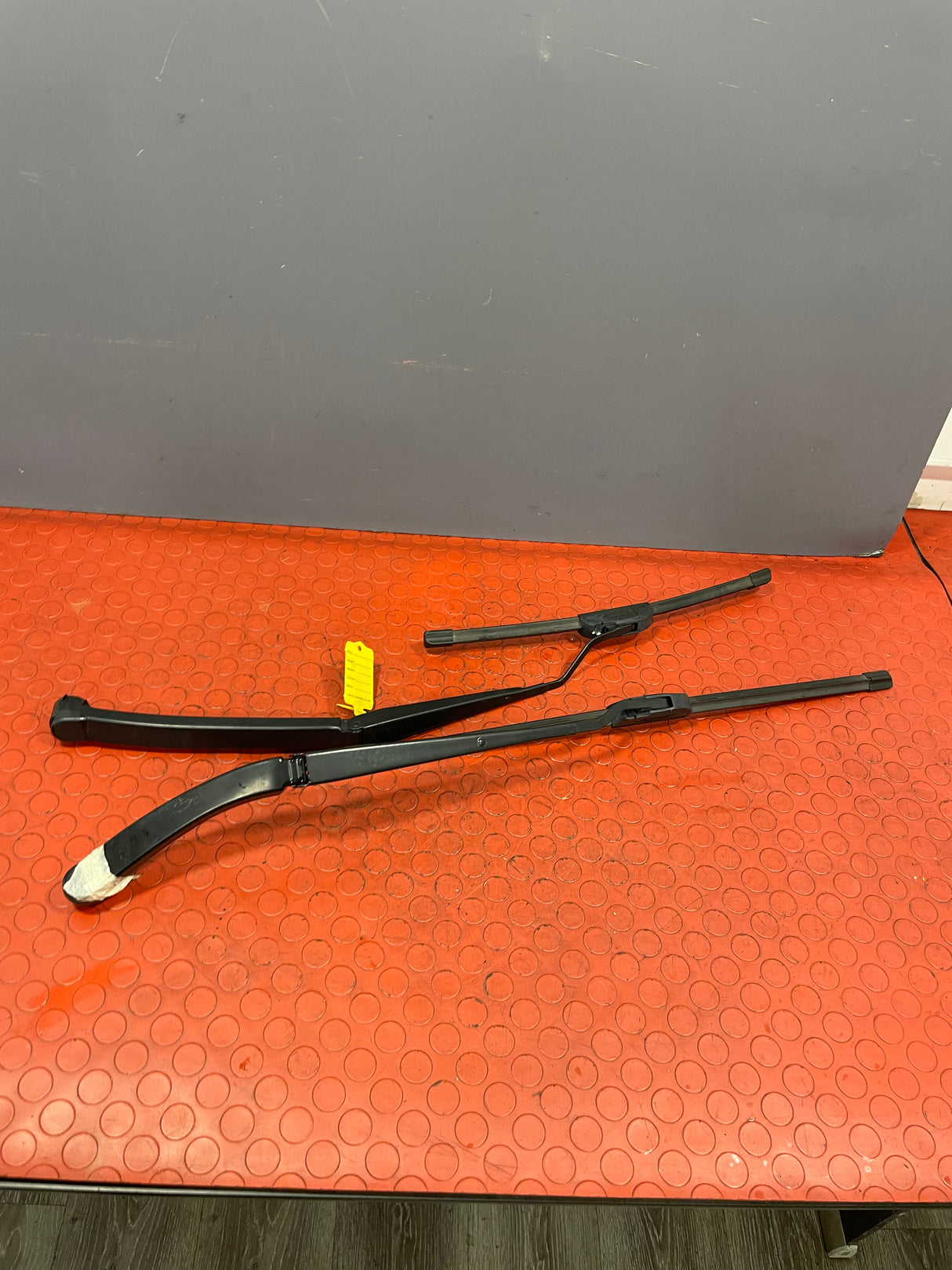 Toyota Hilux Invincible SET OF WIPER ARM LEFT & RIGHT W/ BOSCH BLADE 2017 P/N 5782525PA/5782526DR
