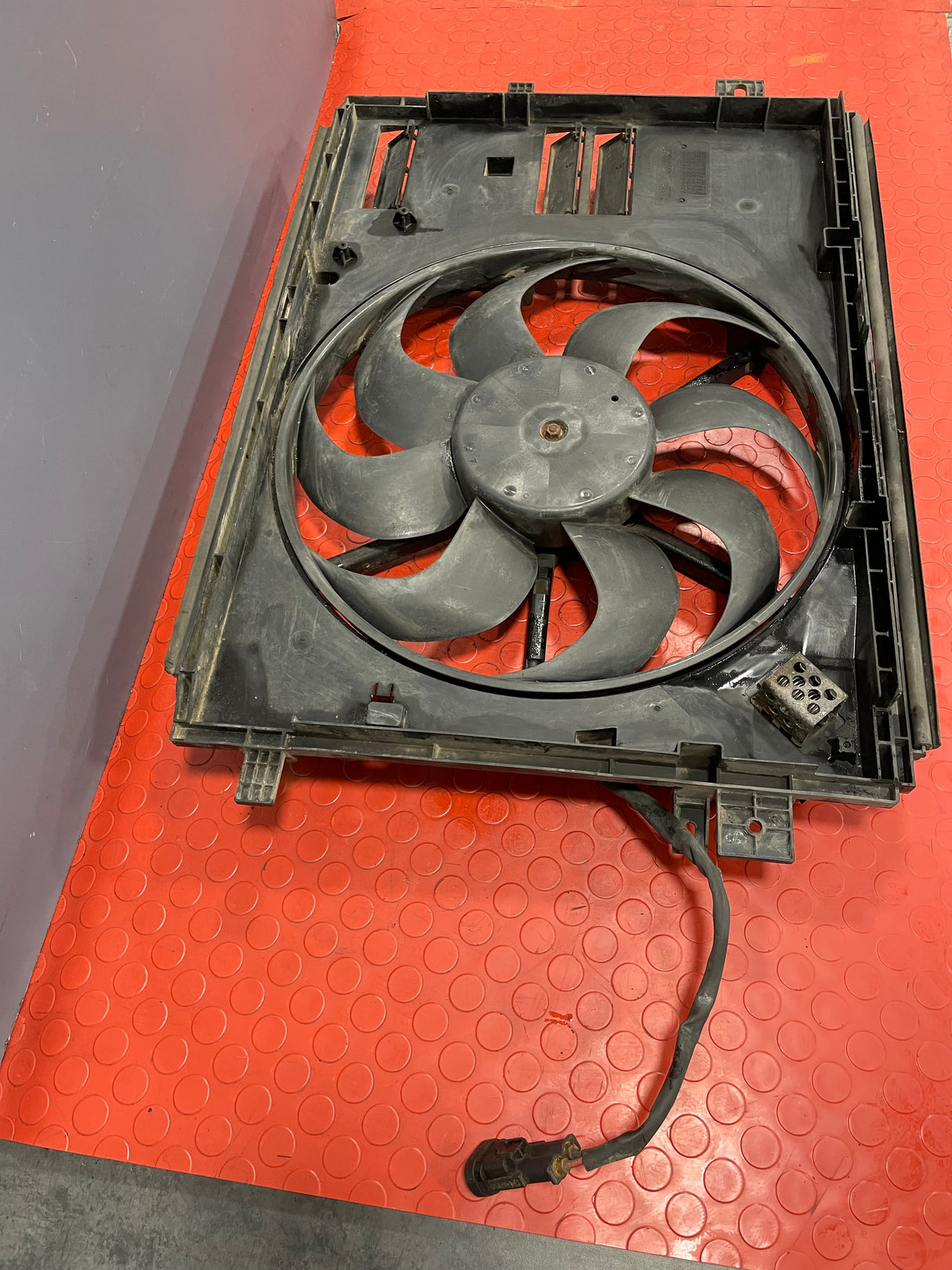 Citroen Berlingo/Peugeot Partner/Vauxhall Combo/Toyota Proace City RADIATOR COOLING FAN ASSEMBLY w/ RESISTOR P/N 9836638080 / 9829220580