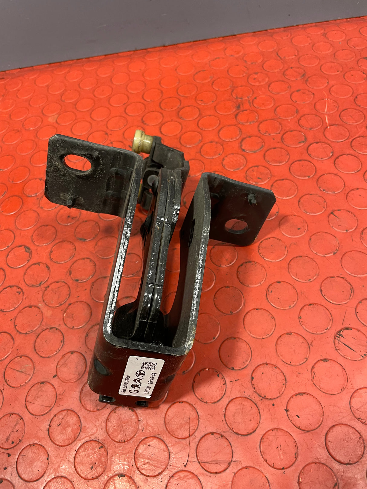 Vauxhall Vivaro/Citroen Dispatch/Peugeot Expert/Toyota Proace/Fiat Scudo CENTRE SLIDING DOOR ROLLER LEFT SIDE 2016-2024 P/N 9808074980