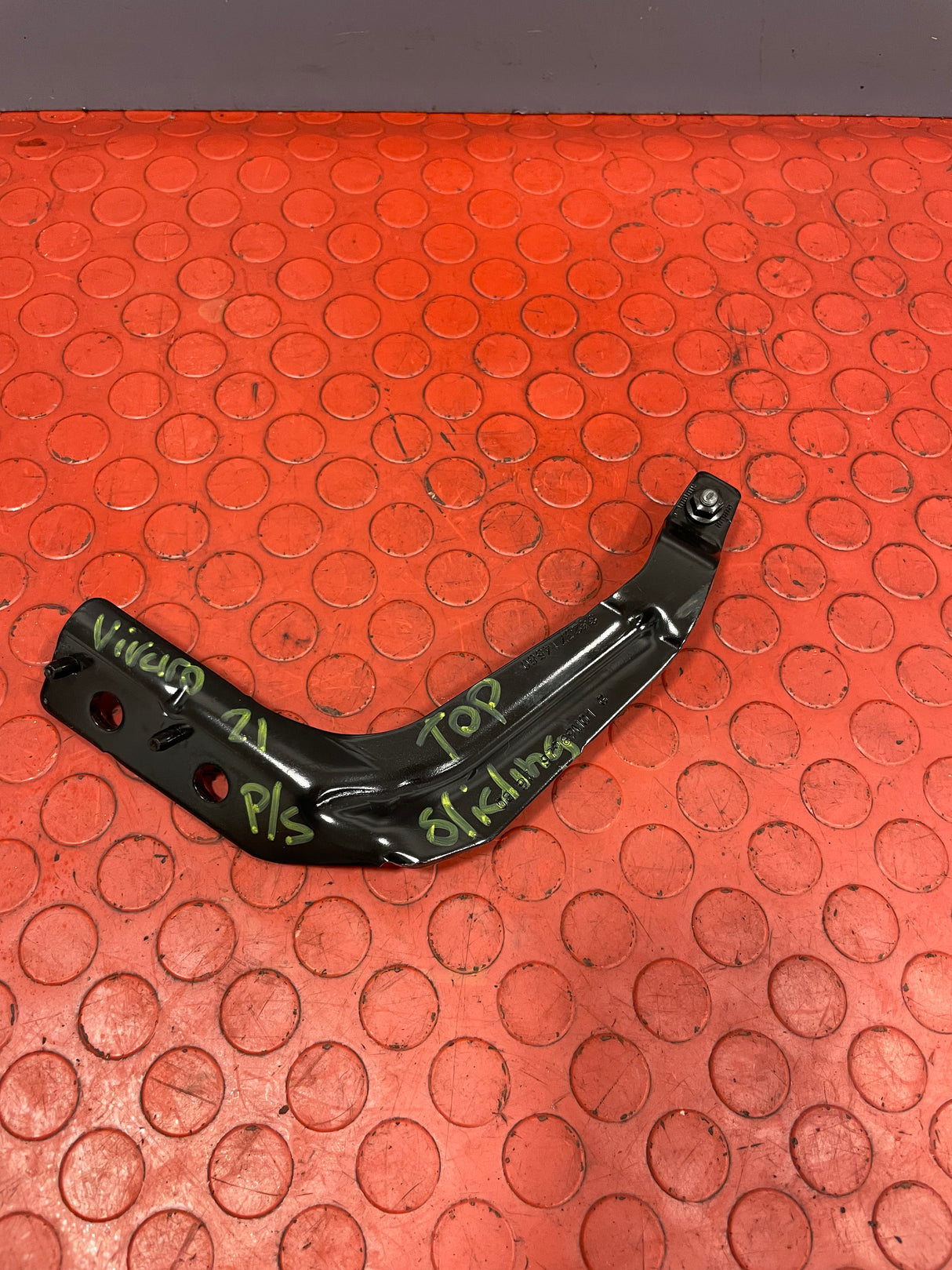 Toyota Proace/Citroen Dispatch/Peugeot Expert/Vauxhall Vivaro SIDE LOADING DOOR TOP ROLLER O/S DRIVERS SIDE 2017-2023 P/N 9823714580