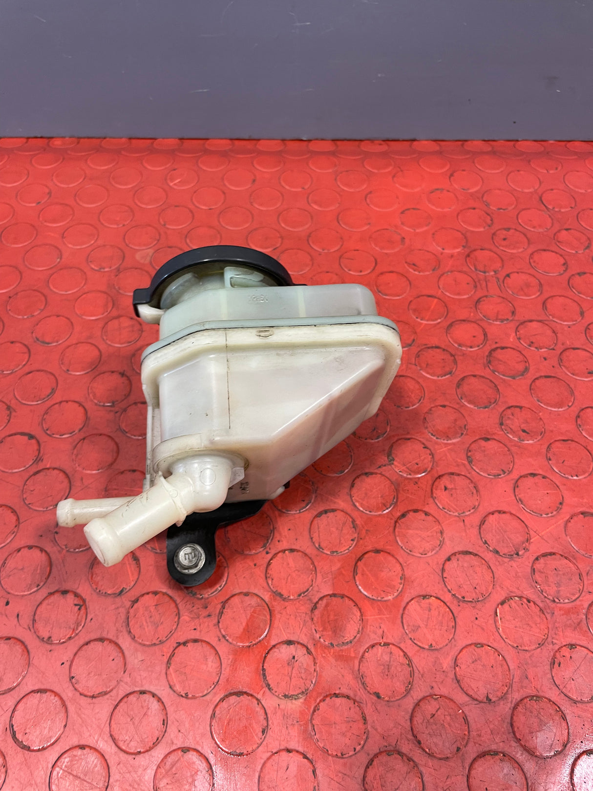 Toyota Hilux Invincible POWER STEERING FLUID RESERVOIR 2017 P/N 443600K050