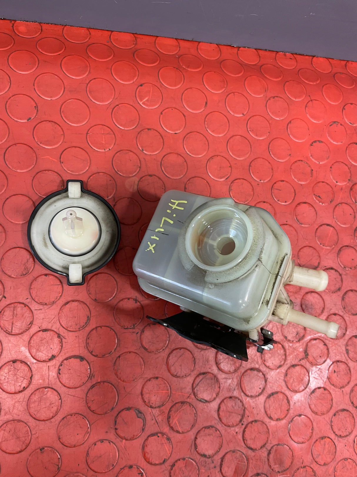 Toyota Hilux Invincible POWER STEERING FLUID RESERVOIR 2017 P/N 443600K050