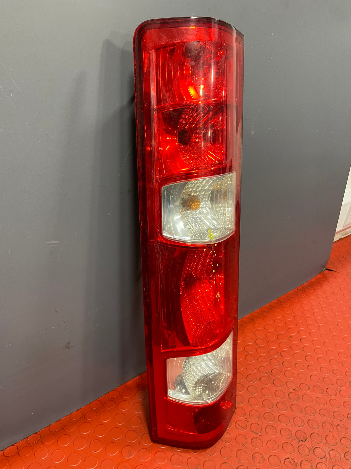 Saic Iveco Daily TAILLIGHT ASSEMBLY (with Hairline Crack) Passenger's Side 2006-2014 P/N 69500591