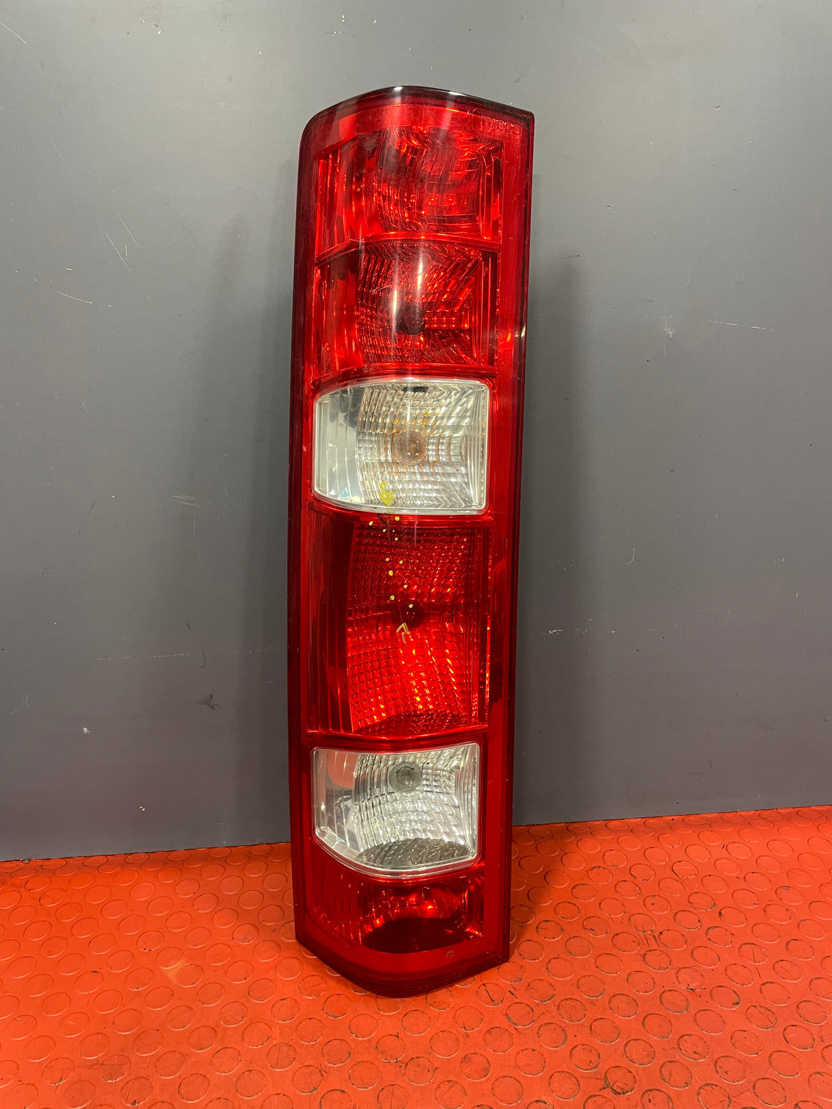 Saic Iveco Daily TAILLIGHT ASSEMBLY (with Hairline Crack) Passenger's Side 2006-2014 P/N 69500591