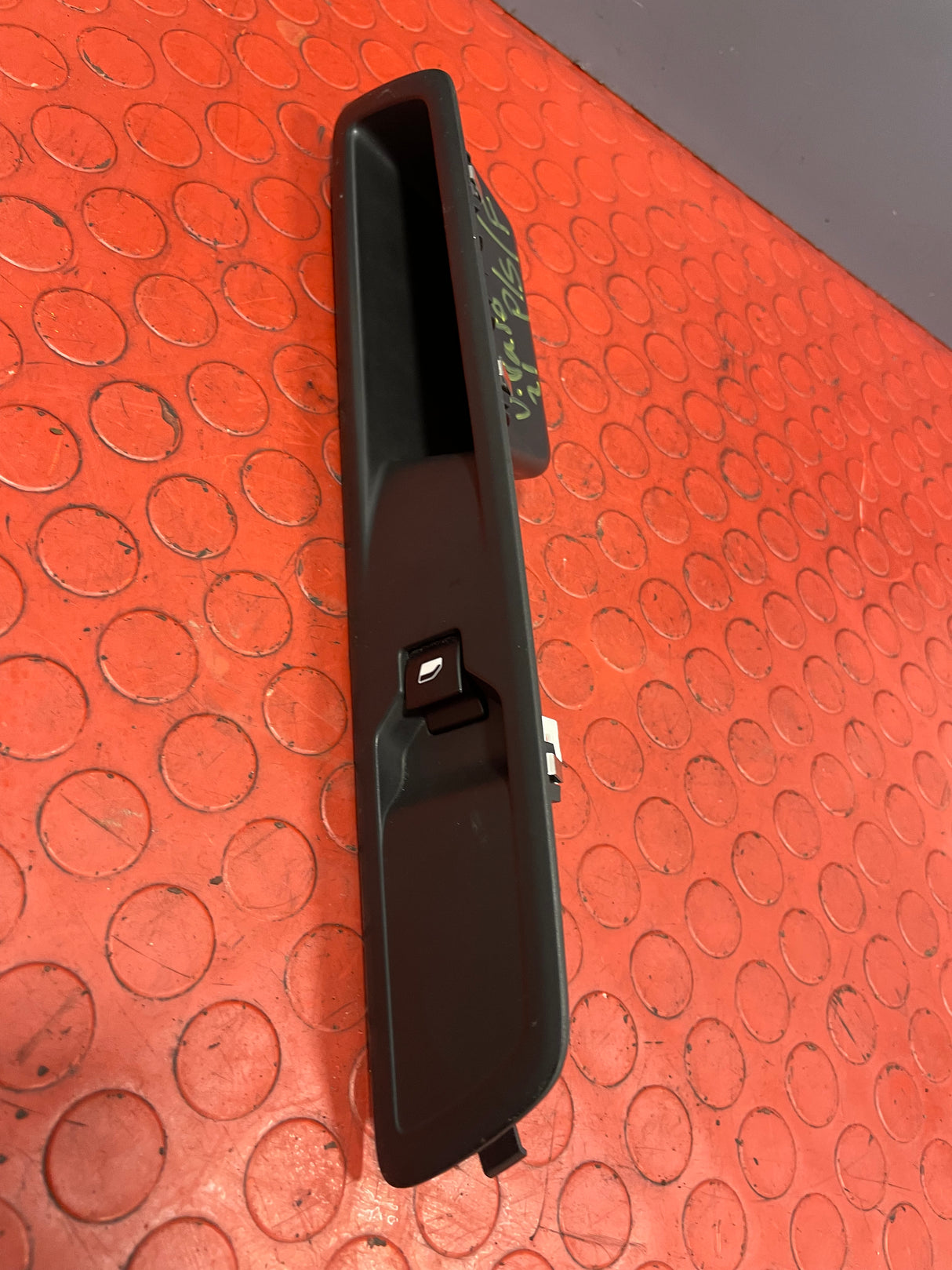 Vauxhall Vivaro/Citroen Dispatch/Peugeot Expert/Toyota Proace/Fiat Scudo PASSENGER'S SIDE WINDOW CONTROL SWITCH 2016-2024 P/N 98144409ZD