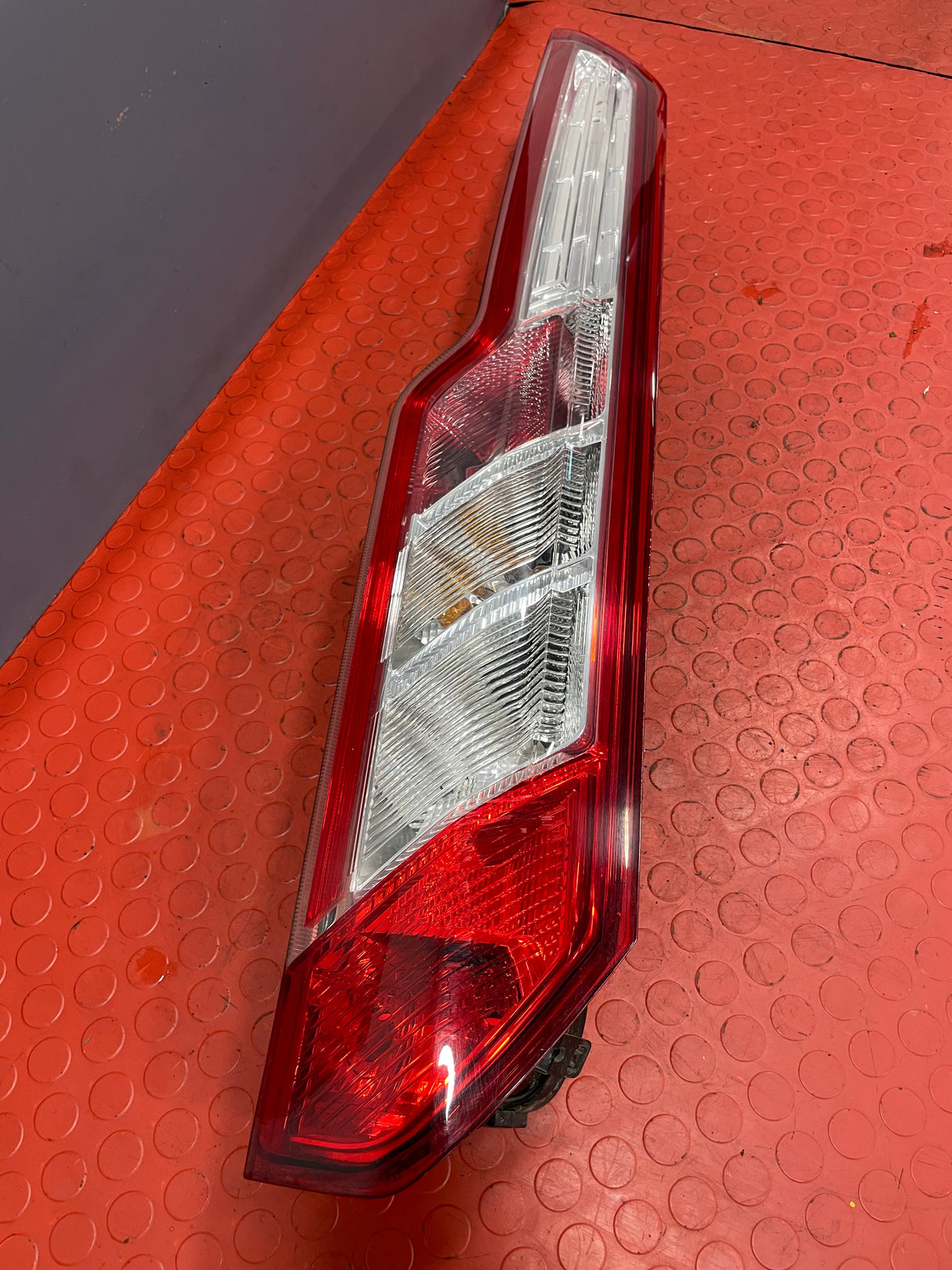 Ford Transit Custom TAILLIGHT ASSEMBLY (Damage 1 Mounting Point) Driver's Side 2013-2018 P/N BK2113404AG - 2