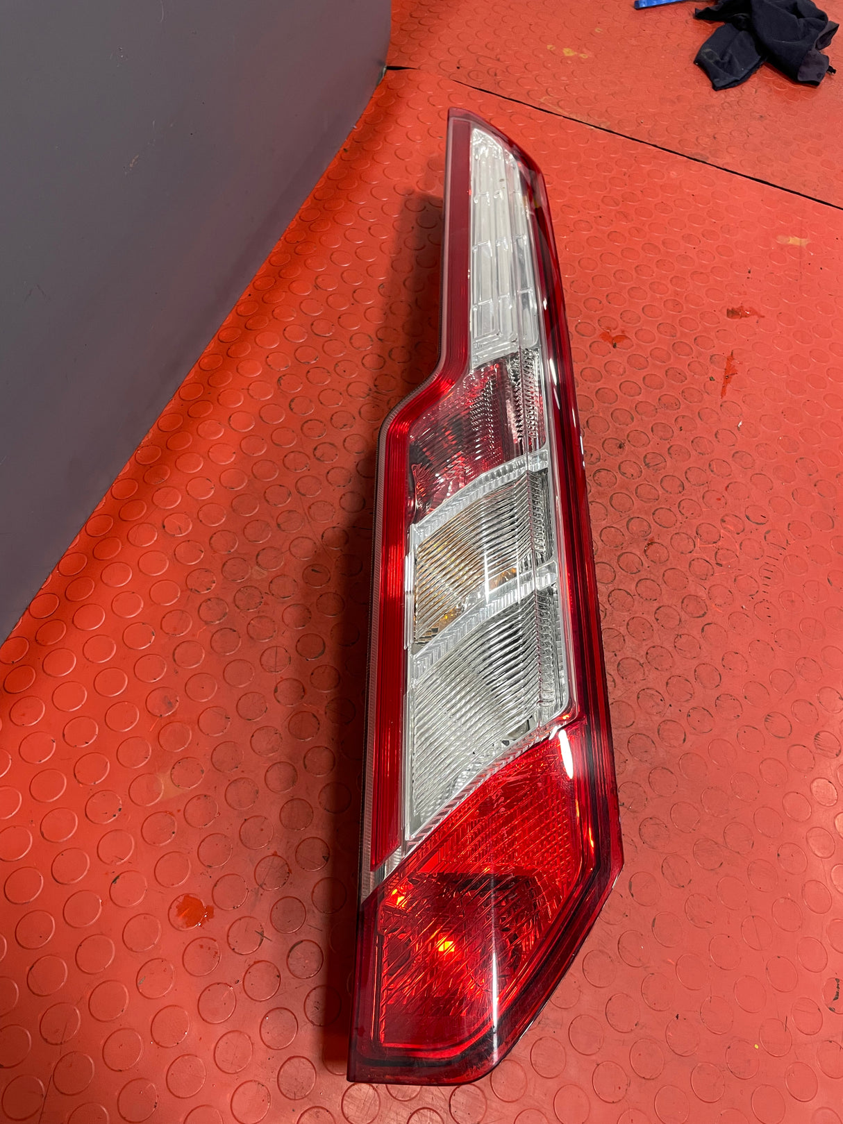 Ford Transit Custom TAILLIGHT ASSEMBLY (Damage 1 Mounting Point) Driver's Side 2013-2018 P/N BK2113404AG - 2