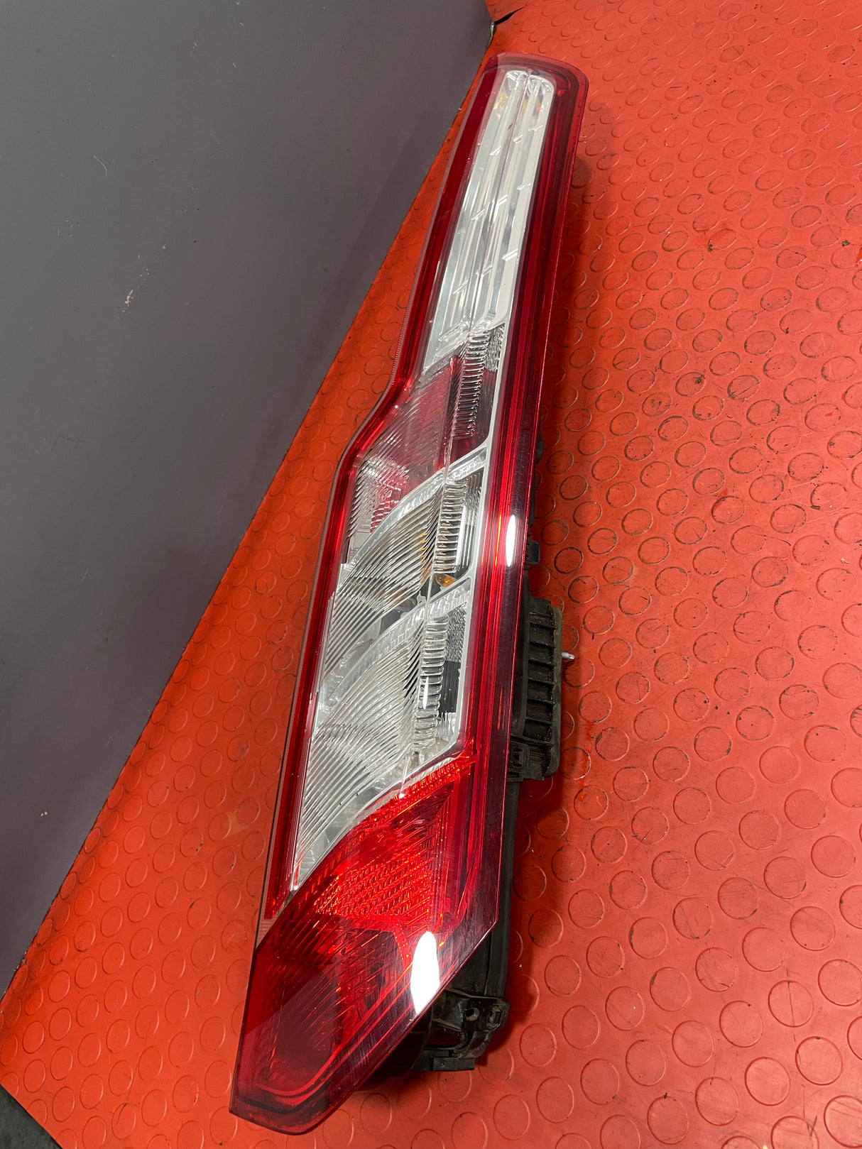 Ford Transit Custom TAILLIGHT ASSEMBLY (Damage 1 Mounting Point) Driver's Side 2013-2018 P/N BK2113404AG - 2