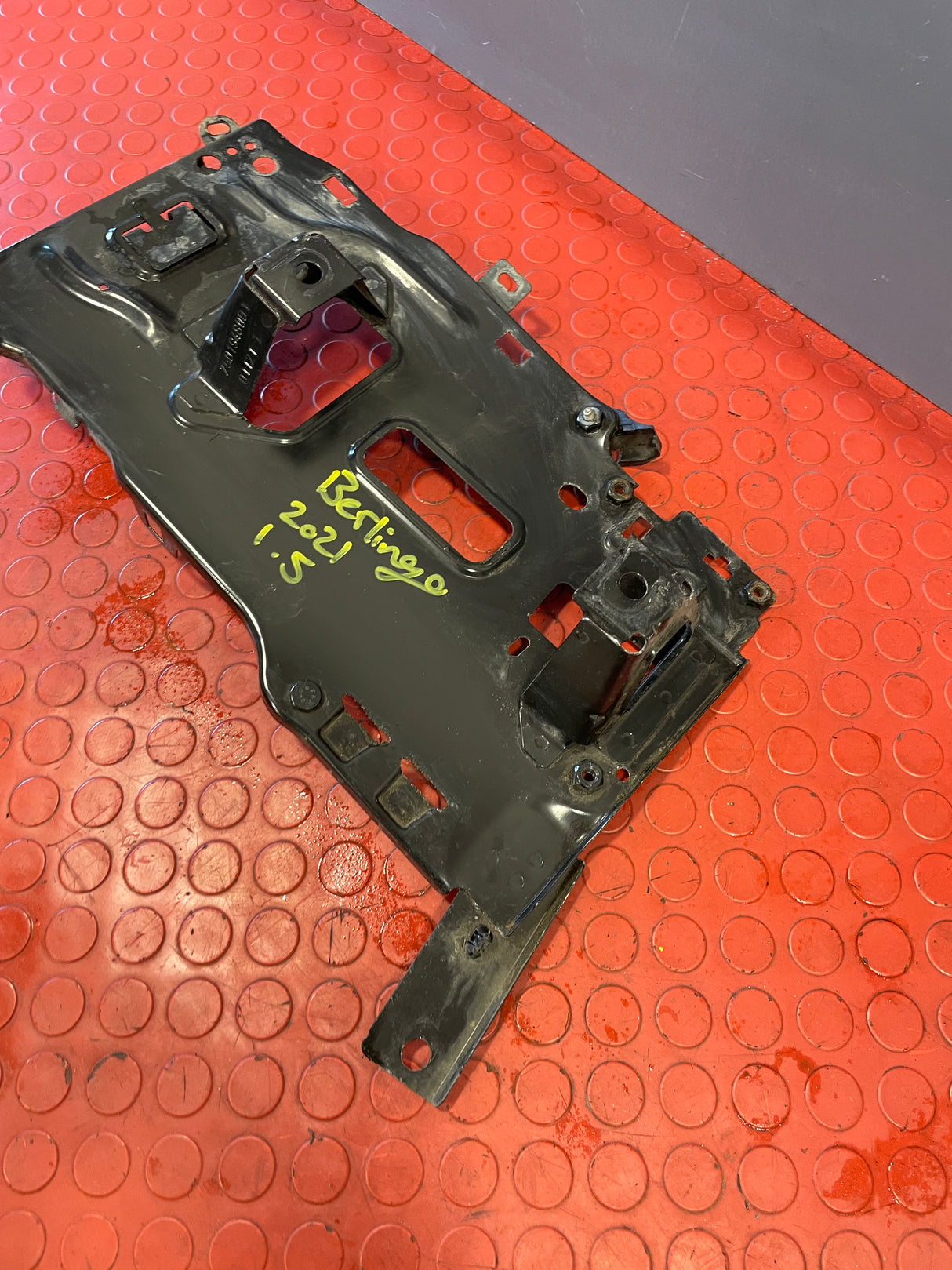 Citroen Berlingo/Peugeot Partner/Vauxhall Combo/Toyota Proace City BATTERY HOLDER AND BRACKET 1.5 2019-2024 P/N 9815288480-1