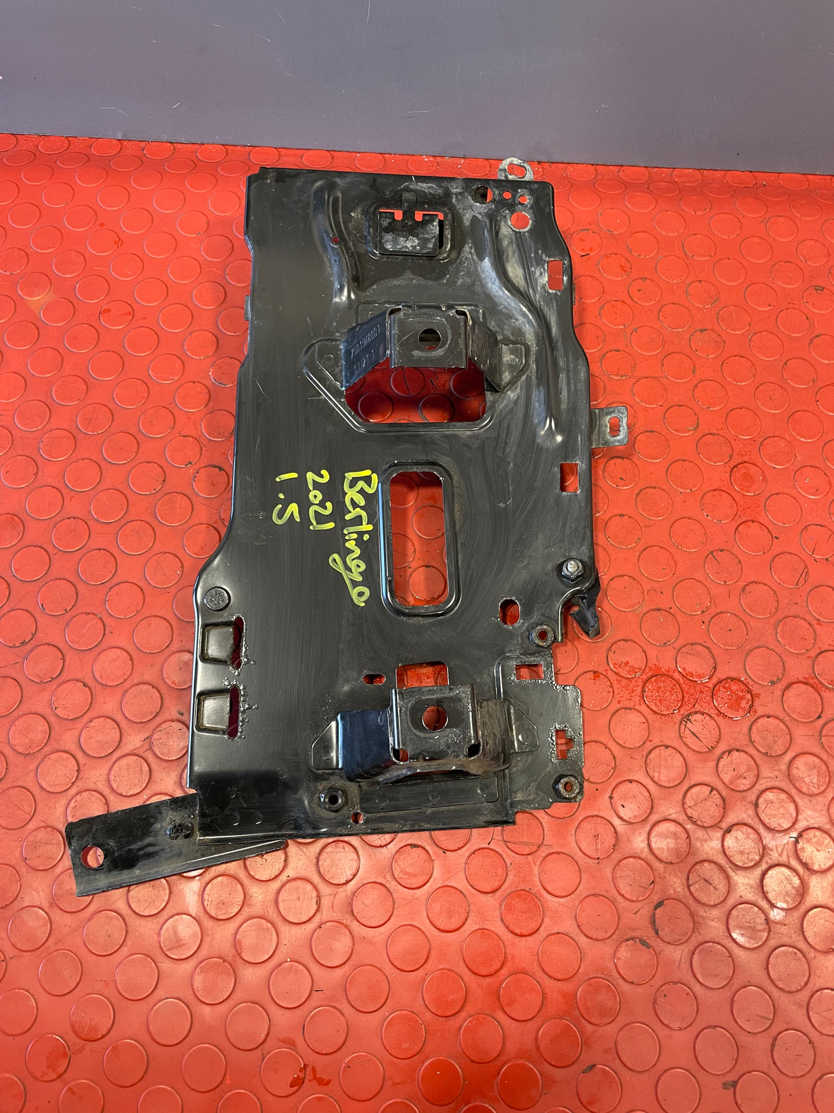 Citroen Berlingo/Peugeot Partner/Vauxhall Combo/Toyota Proace City BATTERY HOLDER AND BRACKET 1.5 2019-2024 P/N 9815288480-1