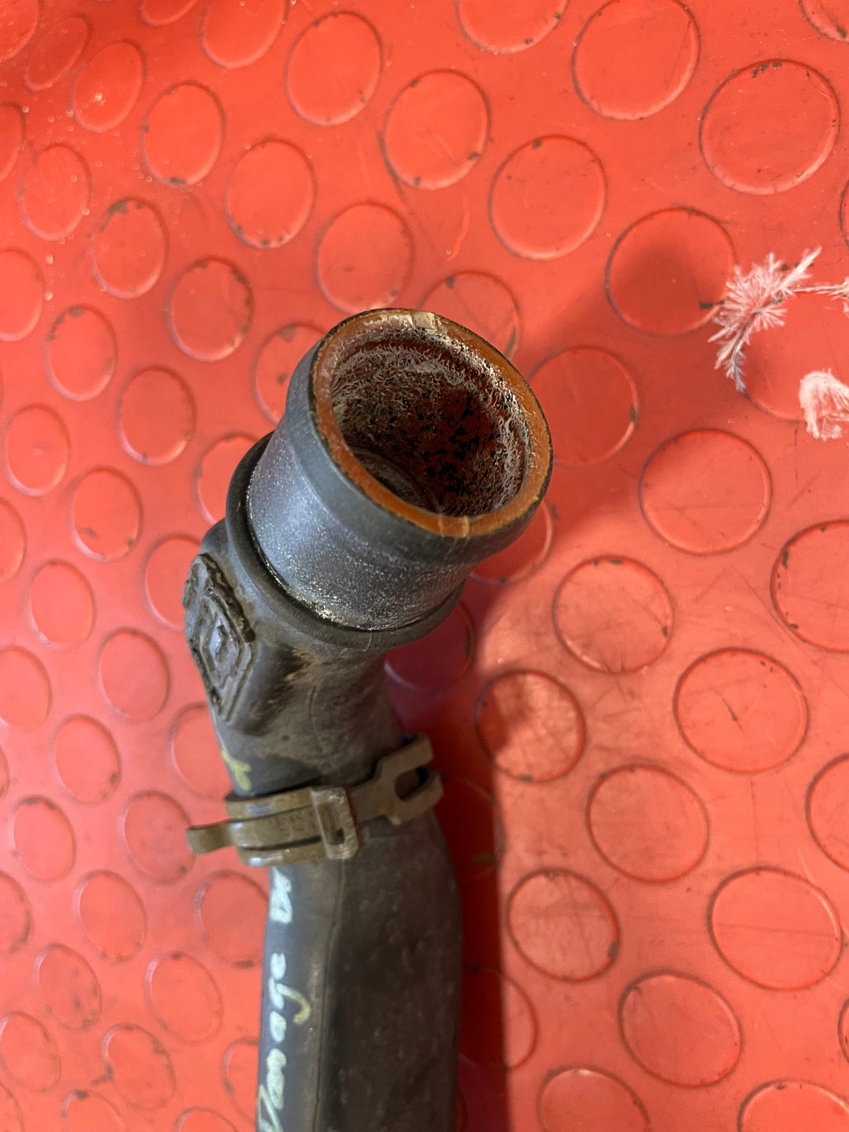 Ford Transit RADIATOR LOWER HOSE RUBBER & PLASTIC PIPE MK8 (Broken Screw Bracket) P/N GK218D033BD