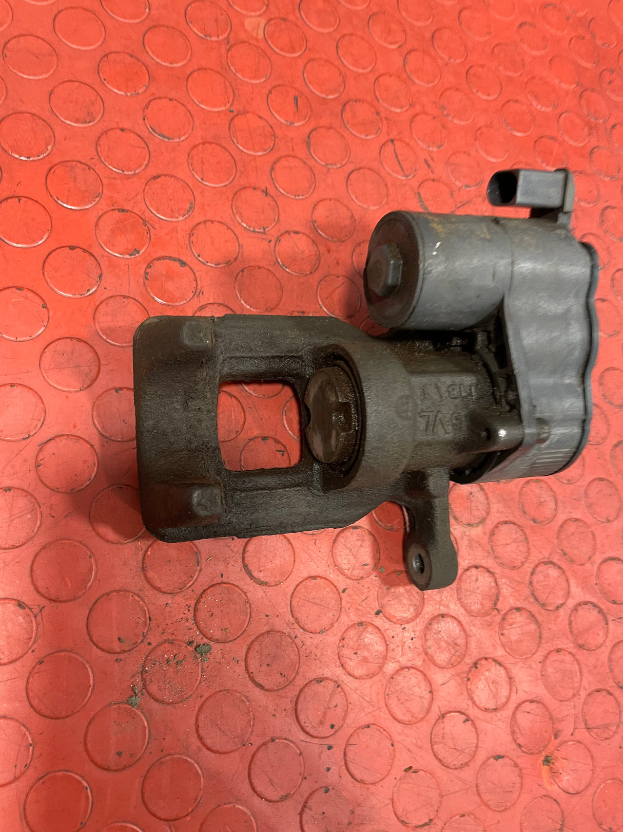 Citroen Berlingo/Peugeot Partner/Vauxhall Combo/Toyota Proace City REAR BRAKE CALIPER (2Pin) Driver's Side 2019-2024 1.5 P/N 9819059480