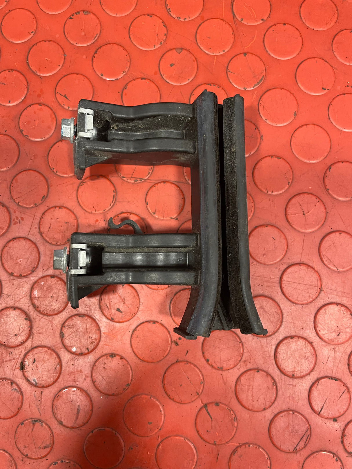 Citroen Berlingo/Peugeot Partner FRONT DOOR GLASS RUNNER Drivers Side 2008-2018 P/N 9303T0