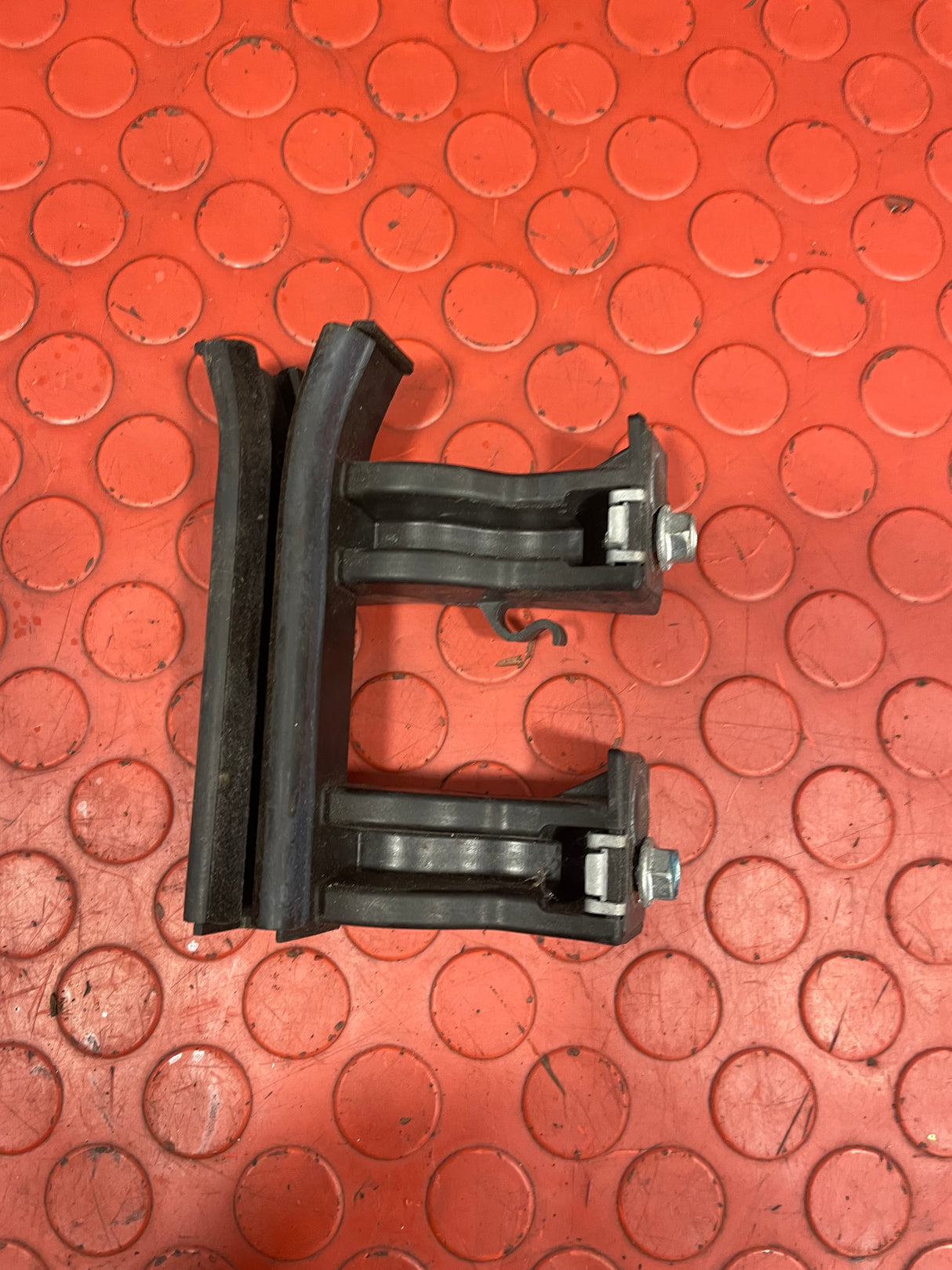Citroen Berlingo/Peugeot Partner FRONT DOOR GLASS RUNNER Drivers Side 2008-2018 P/N 9303T0