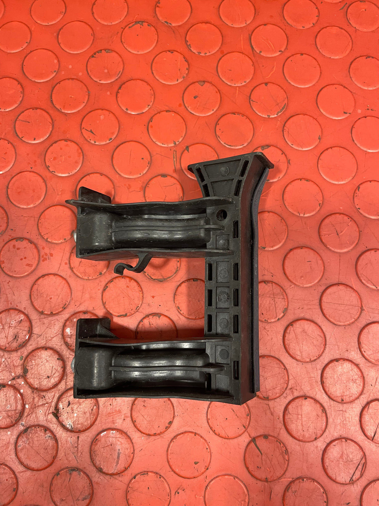Citroen Berlingo/Peugeot Partner FRONT DOOR GLASS RUNNER Drivers Side 2008-2018 P/N 9303T0