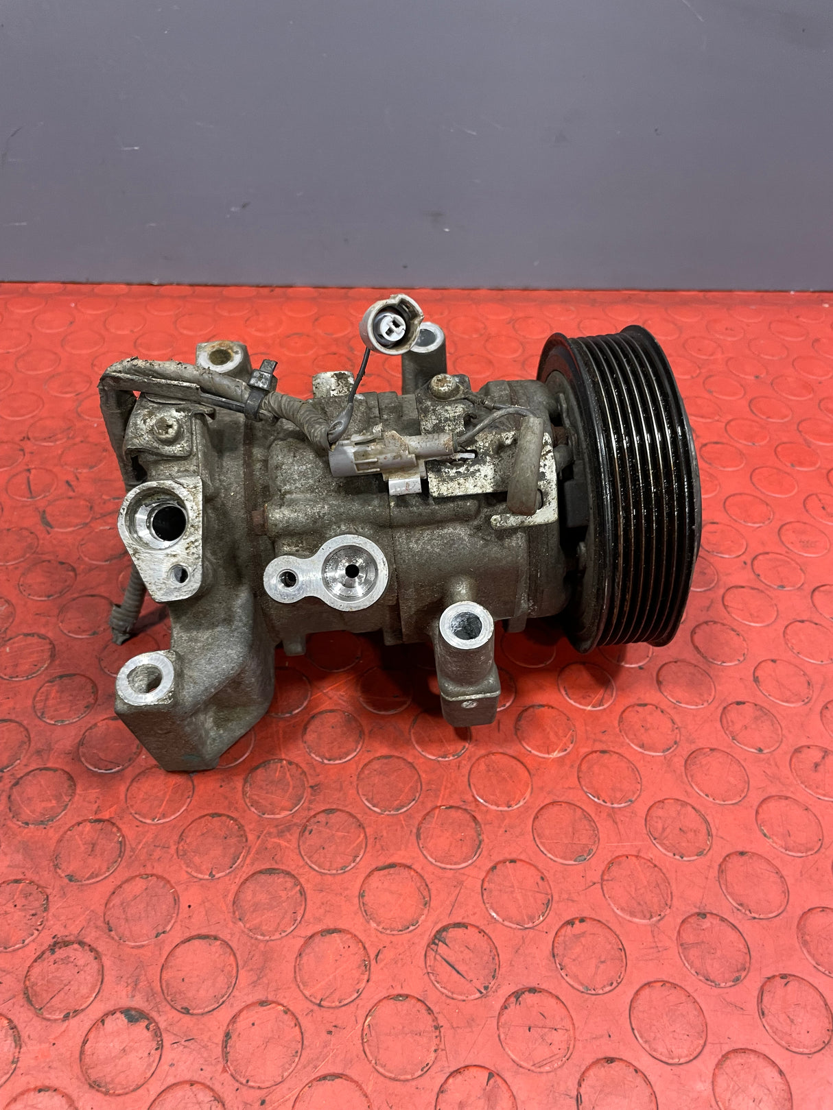 Toyota Hilux Invincible AIR CONDITIONING PUMP / AIRCON COMPRESSOR 2016-2023 DENSO P/N 10SRE11C