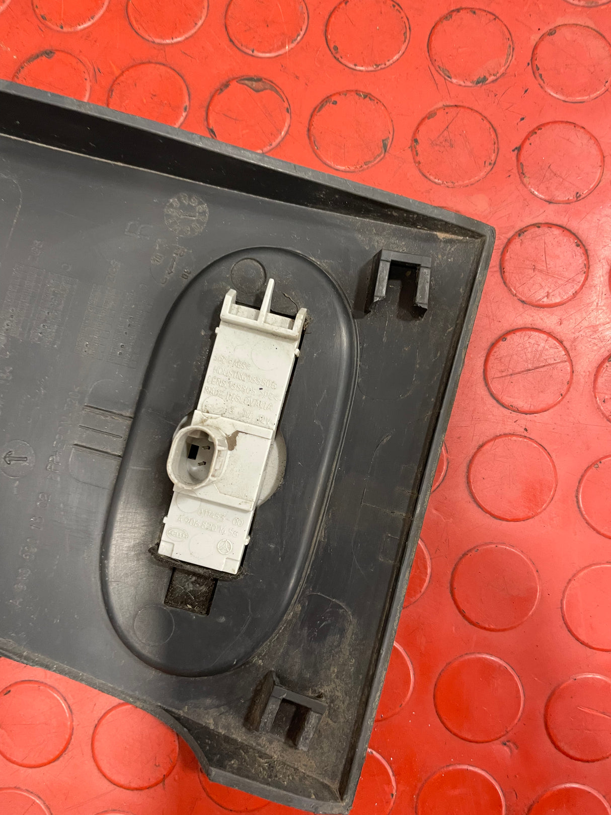 Mercedes Sprinter SIDE MARKER LIGHT/CLEARANCE LIGHT Damaged see pictures P/N A9068201456