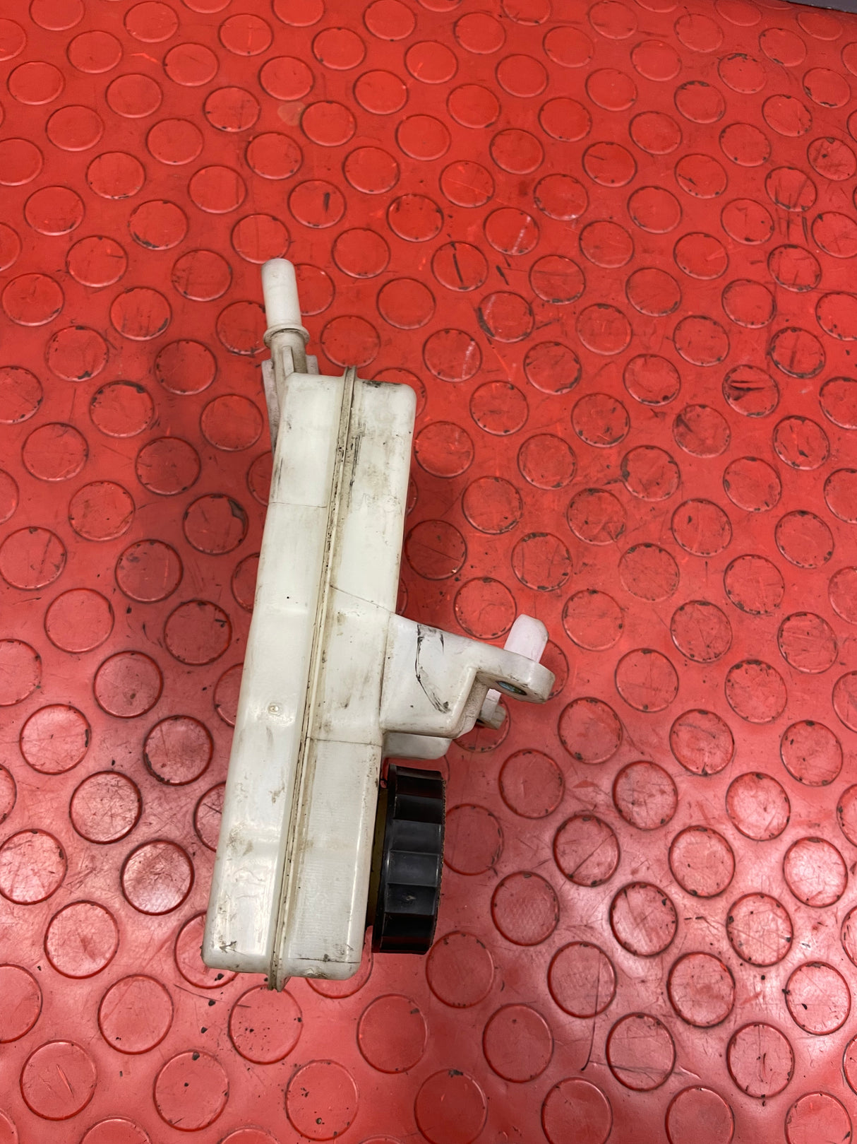 Citroen Berlingo/Peugeot Partner BRAKE FLUID RESERVOIR 1.6 2008-2018 P/N 9680907780