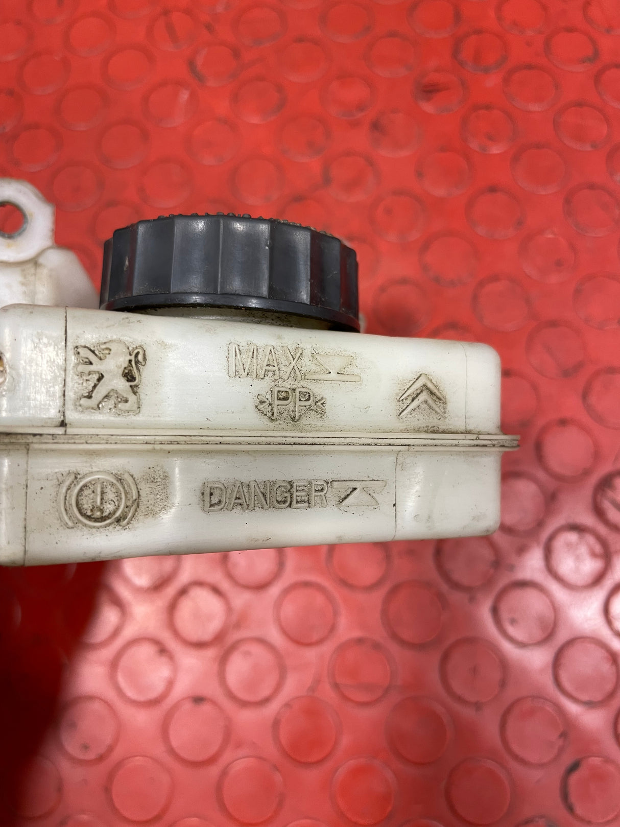 Citroen Berlingo/Peugeot Partner BRAKE FLUID RESERVOIR 1.6 2008-2018 P/N 9680907780
