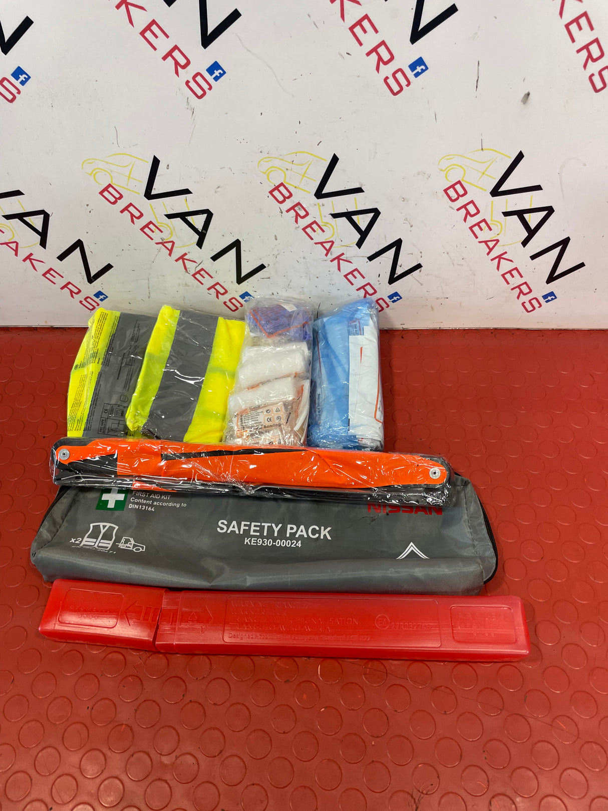 Nissan Navara SAFETY PACK COMES WITH TWO HIVIS VESTS, FIRST AID KIT AND WARNING TRIANGLE P/N KE93000024