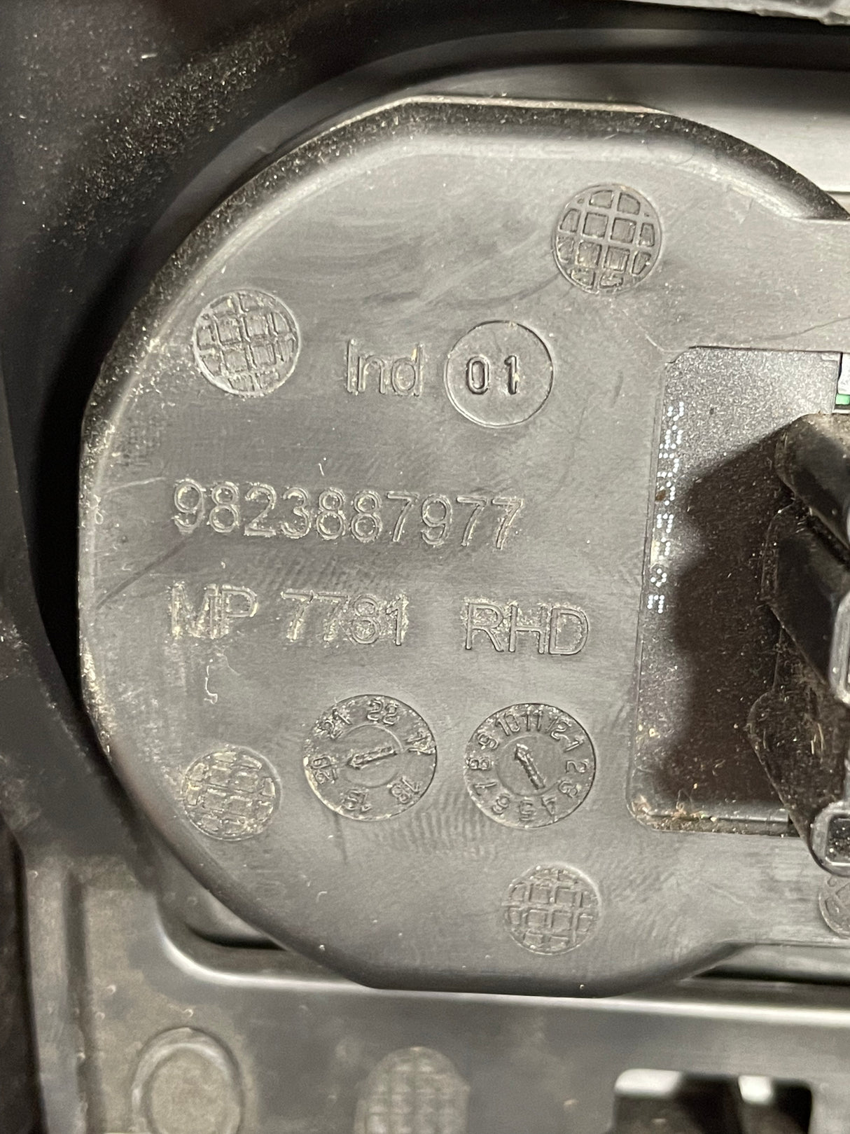 Citroen Berlingo/Peugeot Partner/Vauxhall Combo/Toyota Proace City LIGHT SWITCH AND SURROUND 2019-2024 P/N 9823887977-0 / 9818377077
