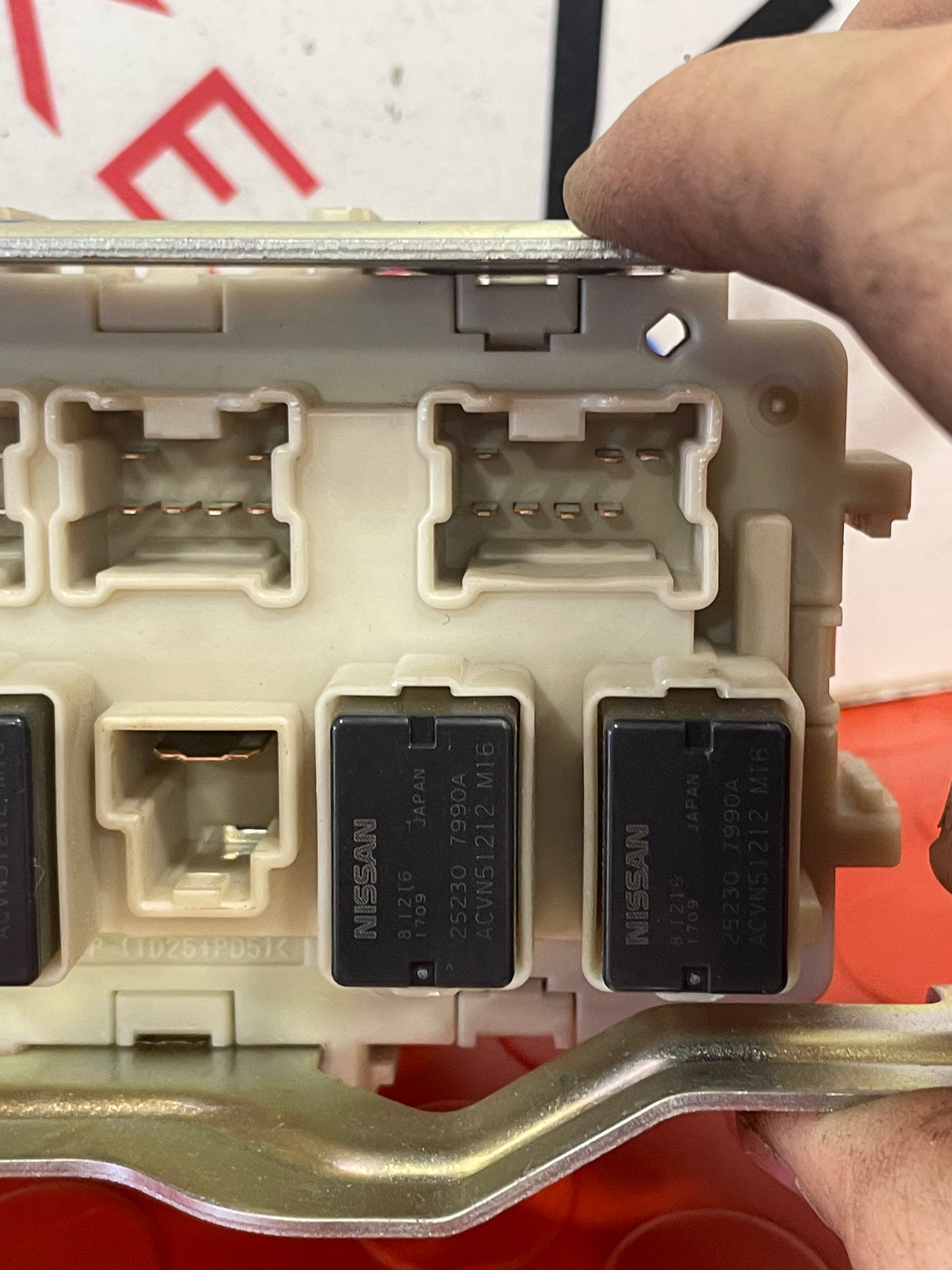 Nissan Navara 2.3 INTERIOR FUSE BOX 2016-2020 P/N 4KJ0A5J14