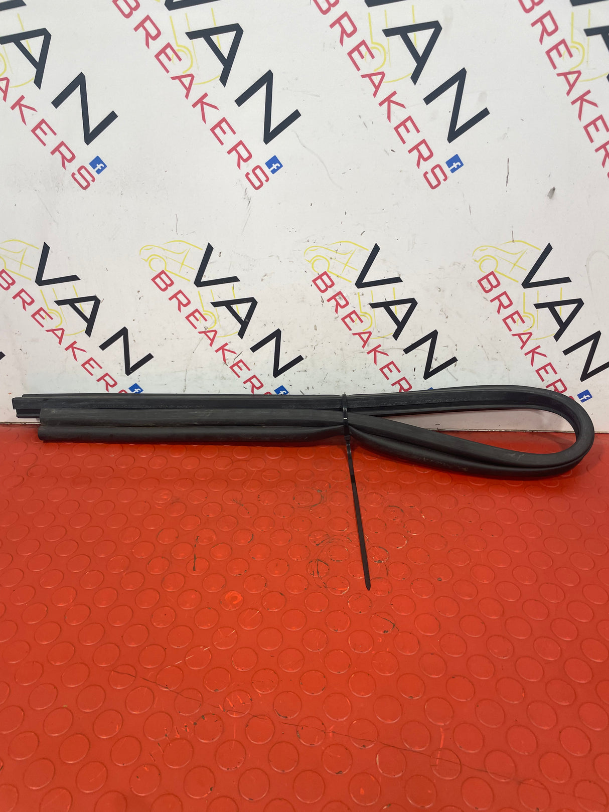 Citroen Berlingo/Peugeot Partner FRONT AIR INTAKE GRILL RUBBER SEAL 2008 >on P/N 9816782280