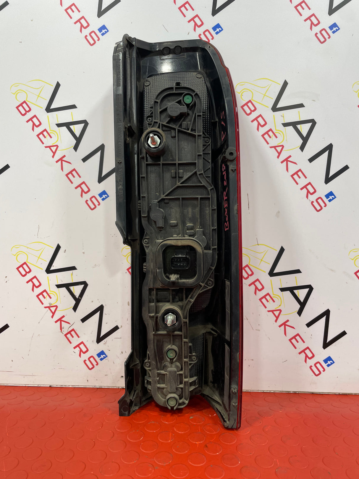 Citroen Relay Peugeot Boxer PASSENGER SIDE TAIL LIGHT 2014-2021 (SMALL CRACK IN LENS PLEASE SEE PICS) P/N 01380673080-c