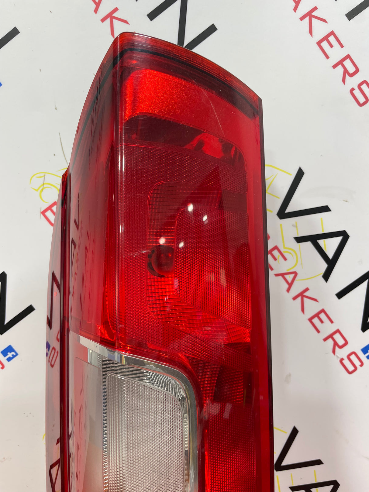 Citroen Relay Peugeot Boxer PASSENGER SIDE TAIL LIGHT 2014-2021 (SMALL CRACK IN LENS PLEASE SEE PICS) P/N 01380673080-c