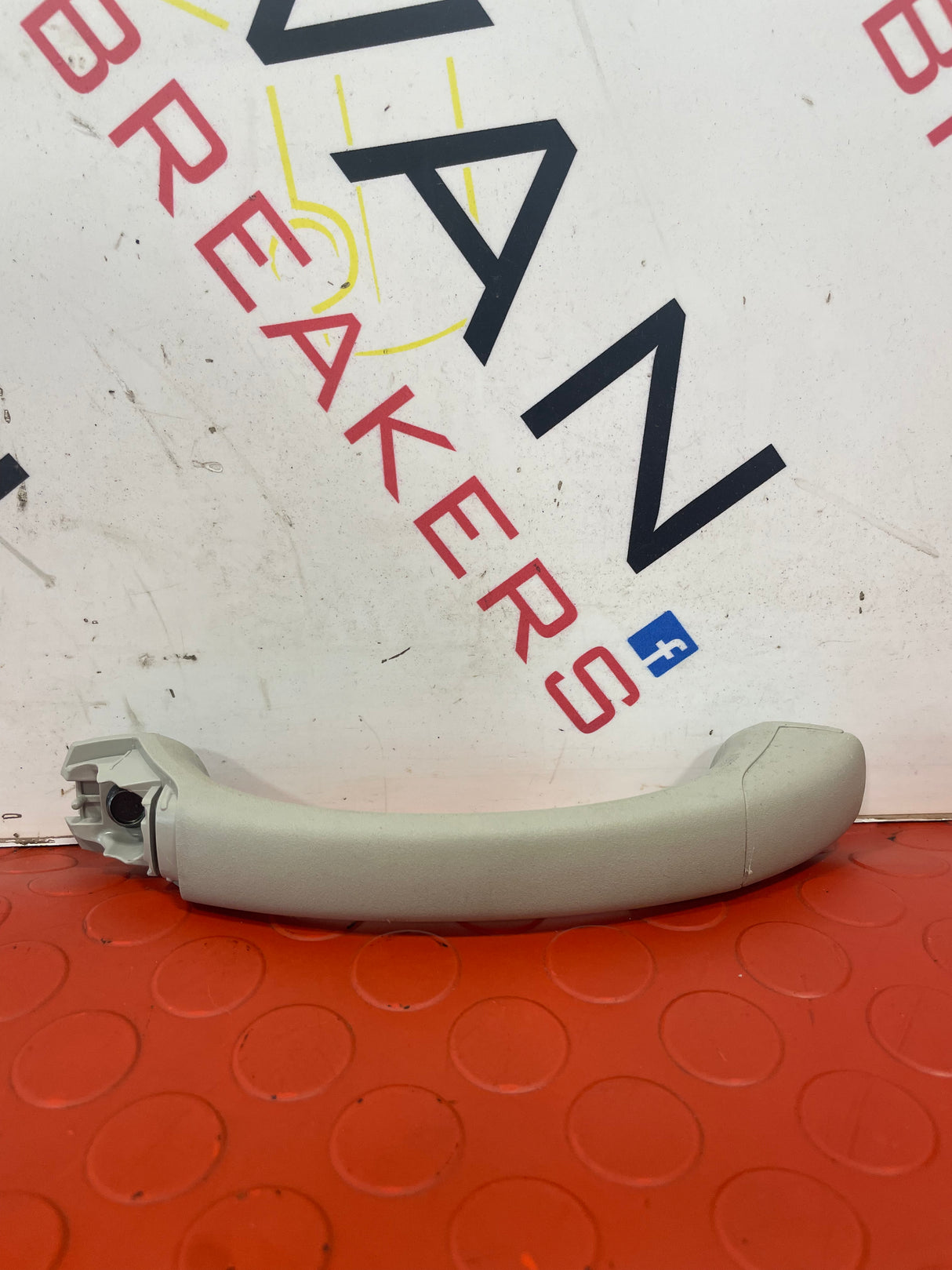 Nissan Navara REAR GRAB HANDLE (FITS BOTH SIDES) P/N 739401VA7A