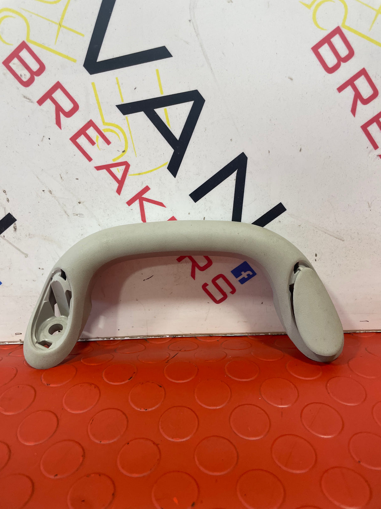 Nissan Navara FRONT ROOF PILLAR GRAB HANDLE 2015-2024 P/N 739424KJ0B