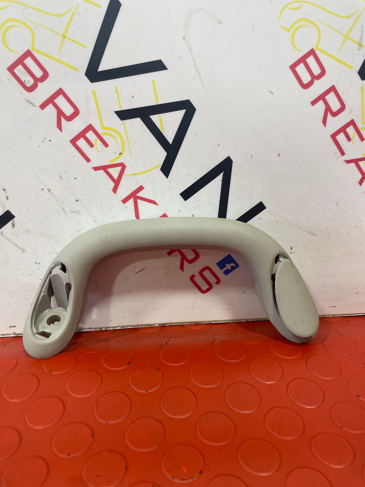 Nissan Navara FRONT ROOF PILLAR GRAB HANDLE 2015-2024 P/N 739424KJ0B