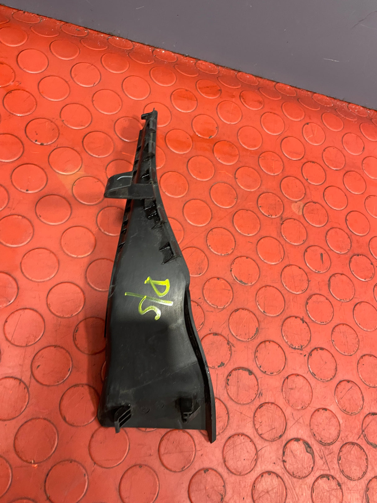 Nissan Navara FRONT FENDER CORNER FINISH TRIM Driver's Side 2016-2023 P/N 668944JF0A