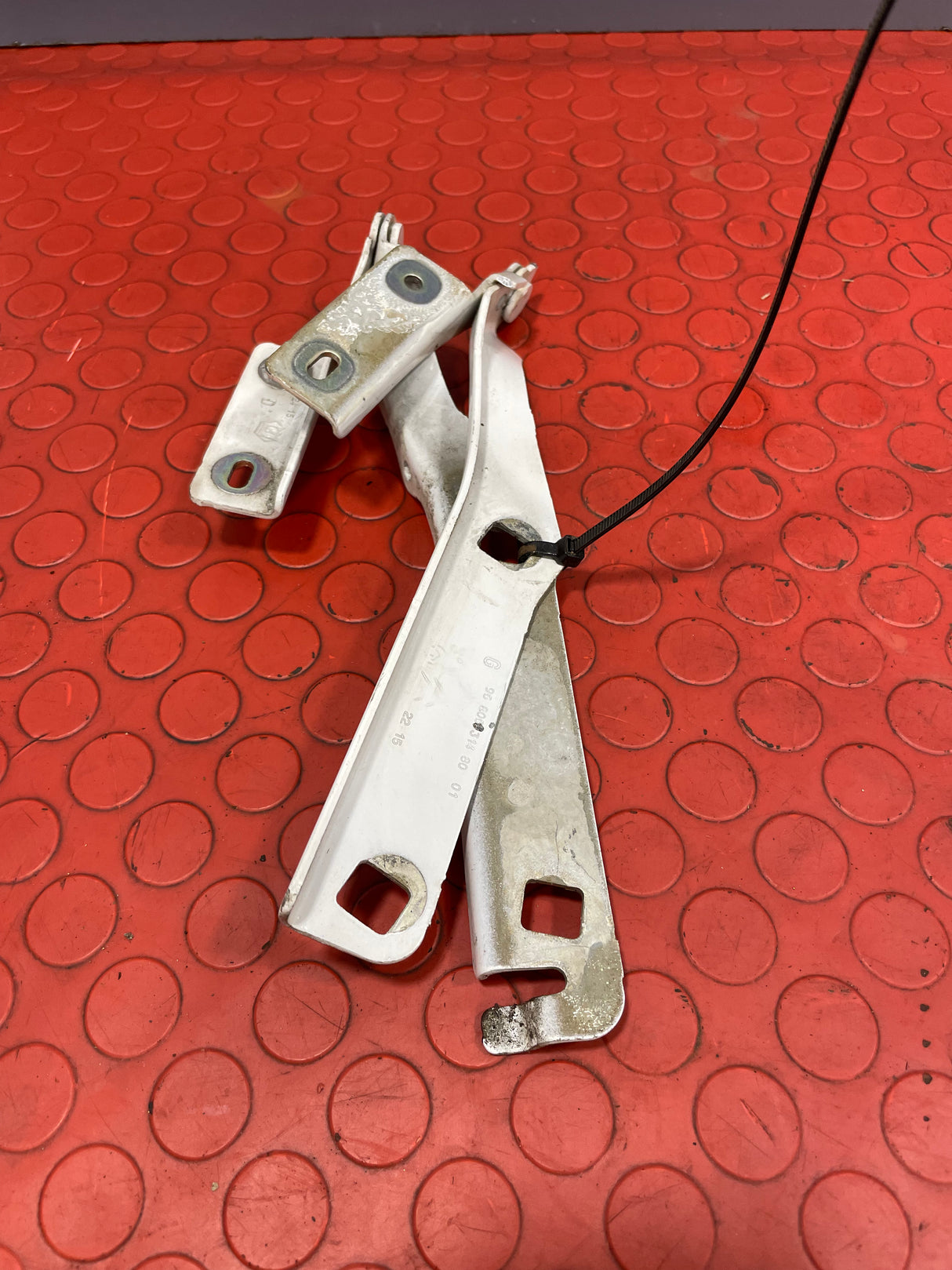 Peugeot Partner/Citroen Berlingo BONNET HINGES (Pair) 2008-2018 P/N 968063148001
