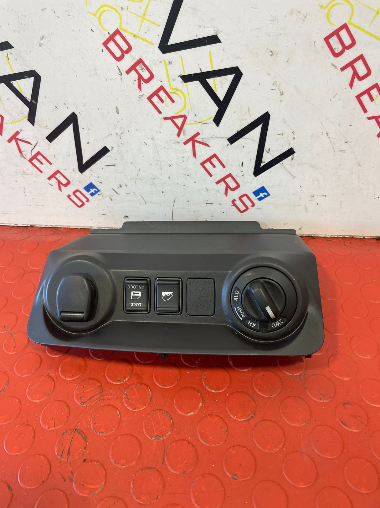Nissan Navara DRIVETRAIN CONTROL PANEL 2015-2024 P/N 682464KJ0A