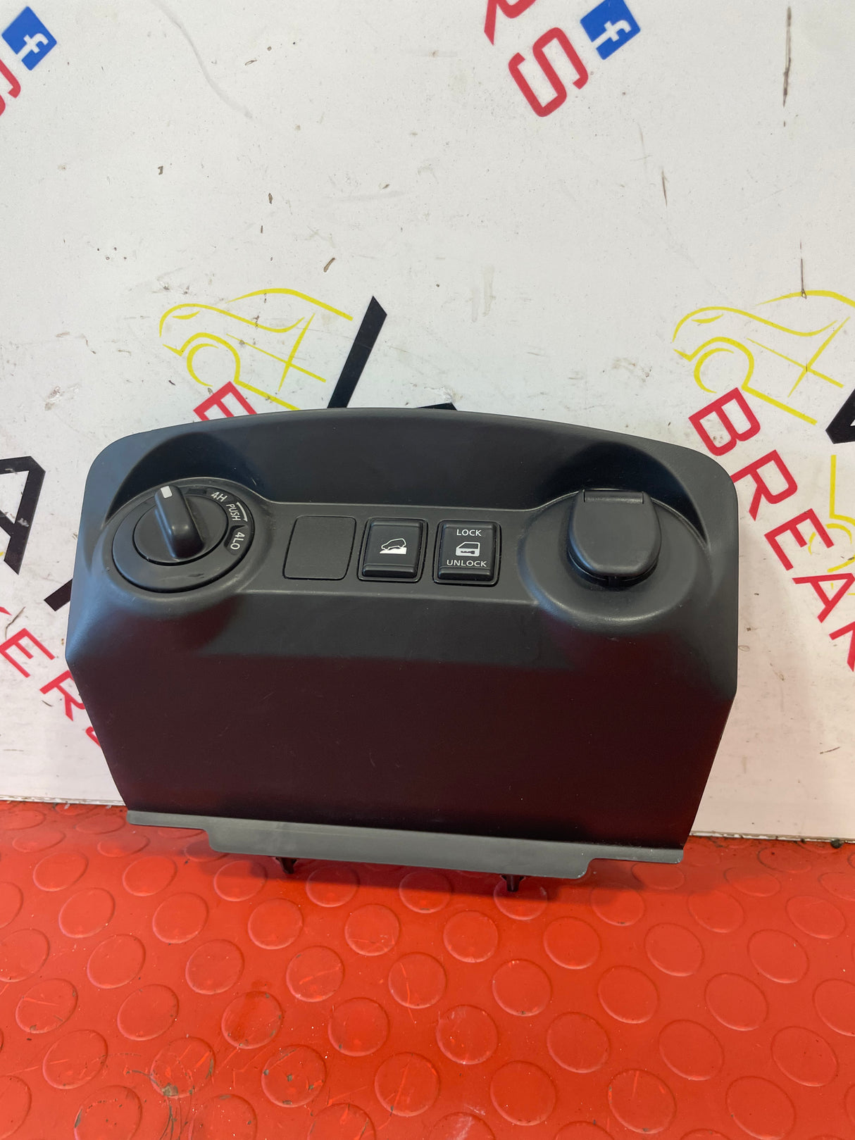 Nissan Navara DRIVETRAIN CONTROL PANEL 2015-2024 P/N 682464KJ0A