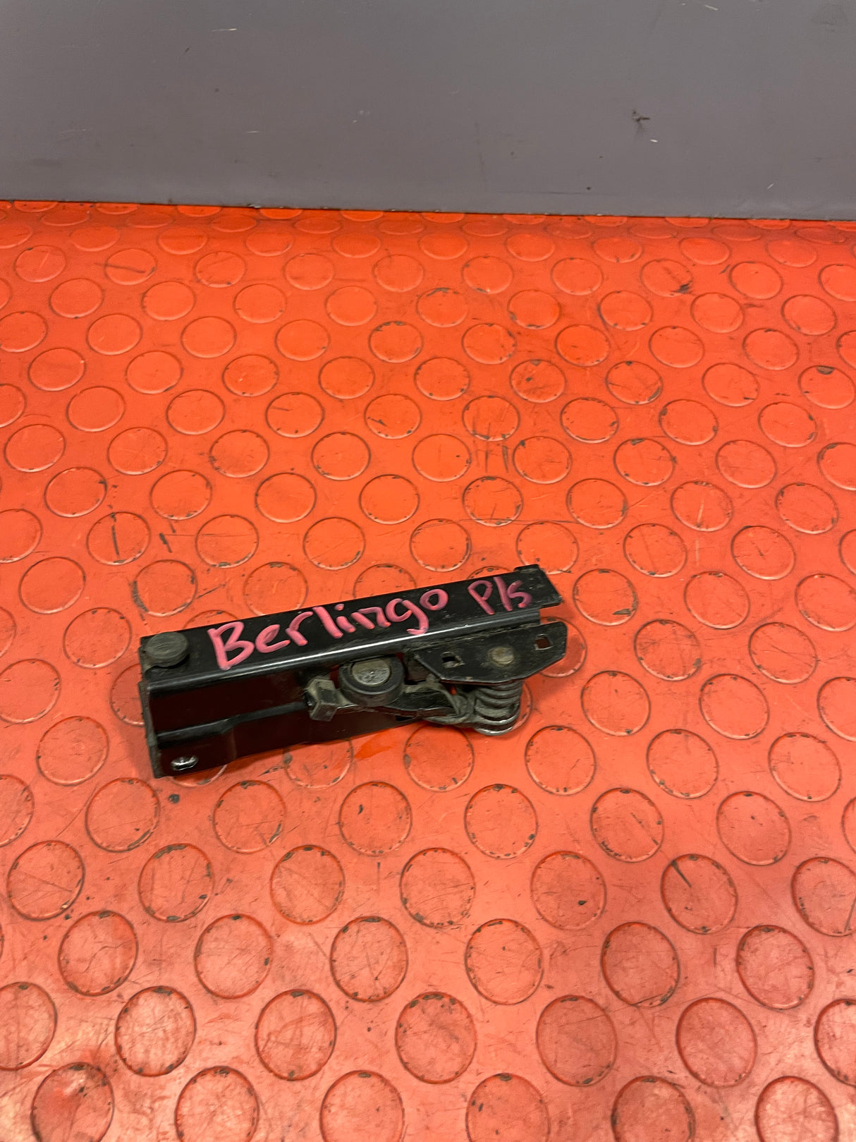 Citroen Berlingo/Peugeot Partner/Vauxhall Combo/Toyota ProAce City SLIDING DOOR RAIL passenger's Side P/N 9817813180