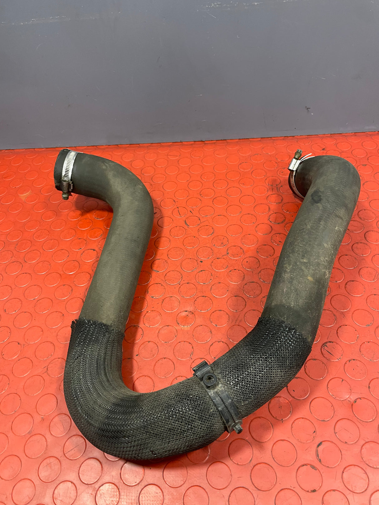 Vauxhall Vivaro/Citroen Dispatch/Peugeot Expert/Toyota Proace/Fiat Scudo INTERCOOLER HOSE 1.5/1.6 2016-2024 P/N 9806788380