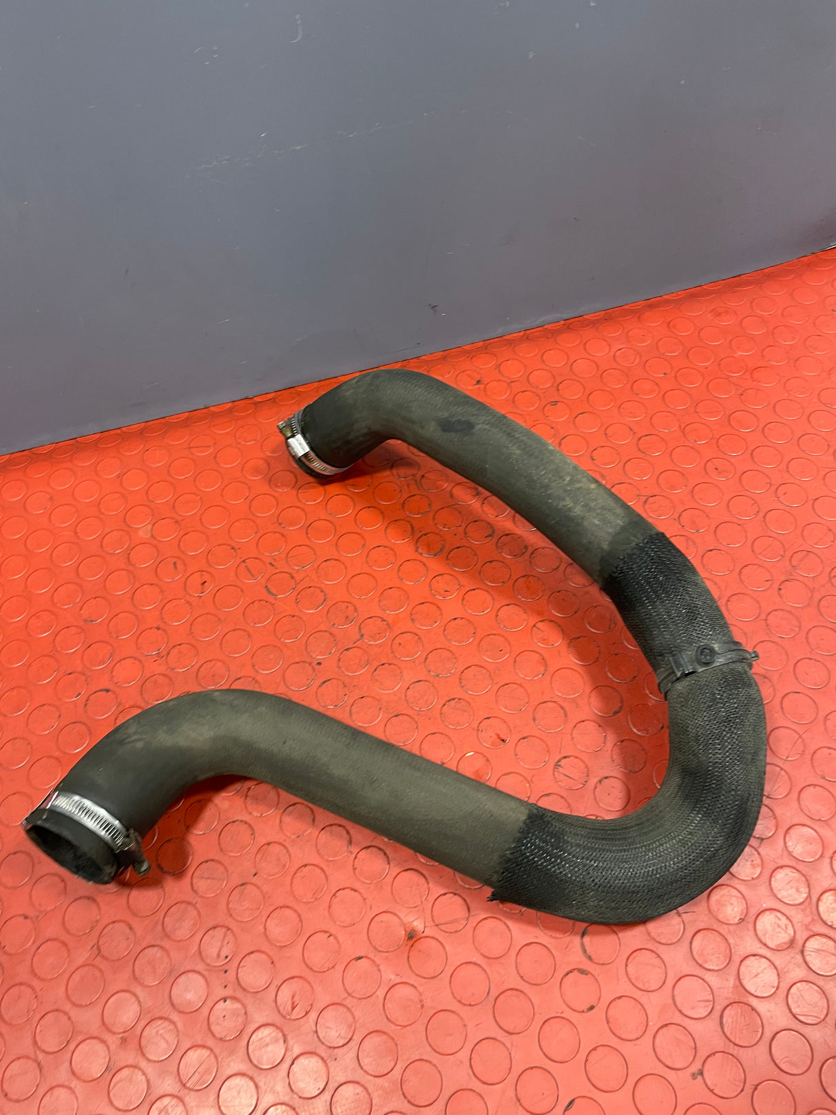 Vauxhall Vivaro/Citroen Dispatch/Peugeot Expert/Toyota Proace/Fiat Scudo INTERCOOLER HOSE 1.5/1.6 2016-2024 P/N 9806788380