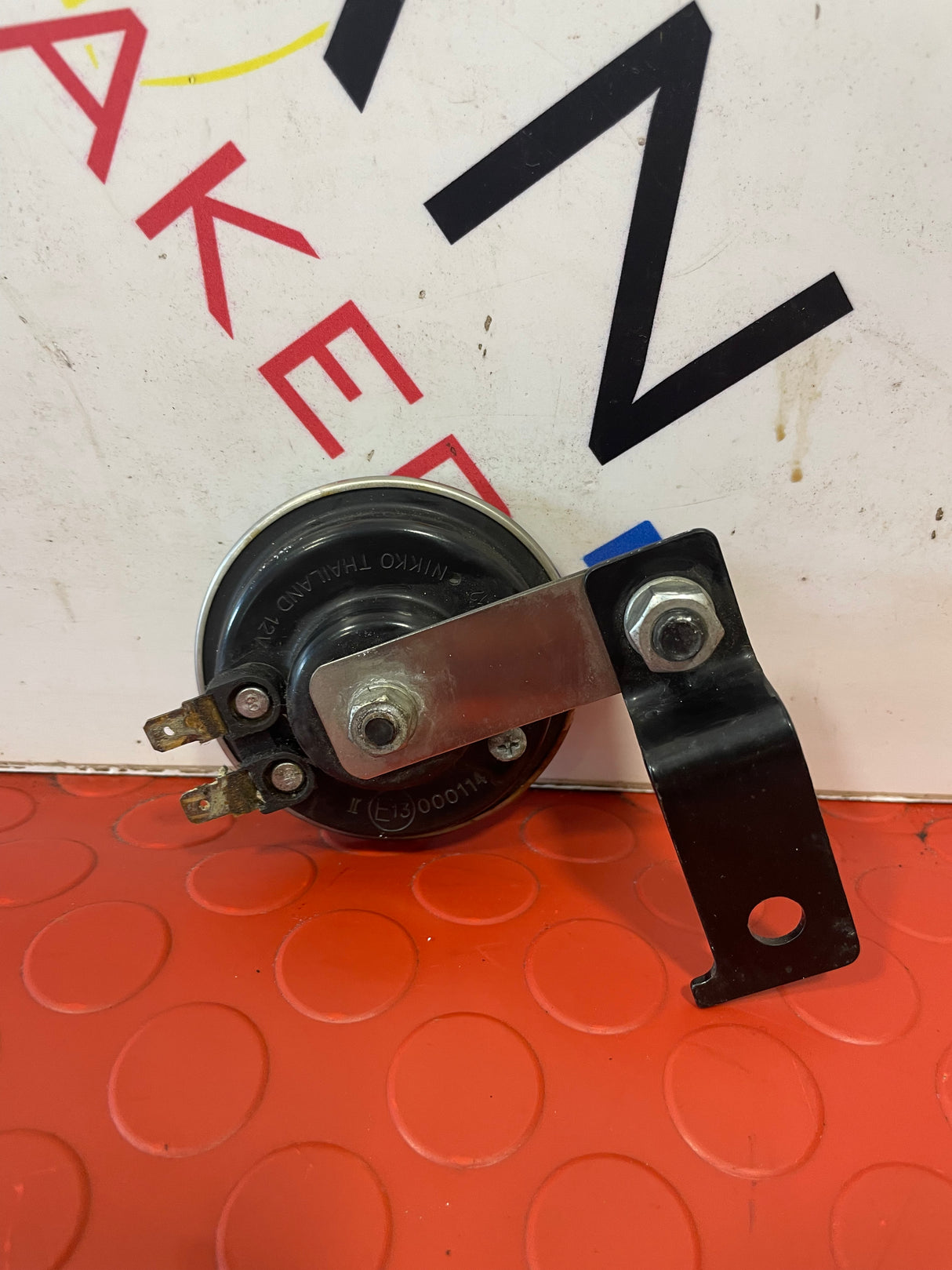 Nissan Navara HIGH HORN SIGNAL 2015-2024 P/N E13000114