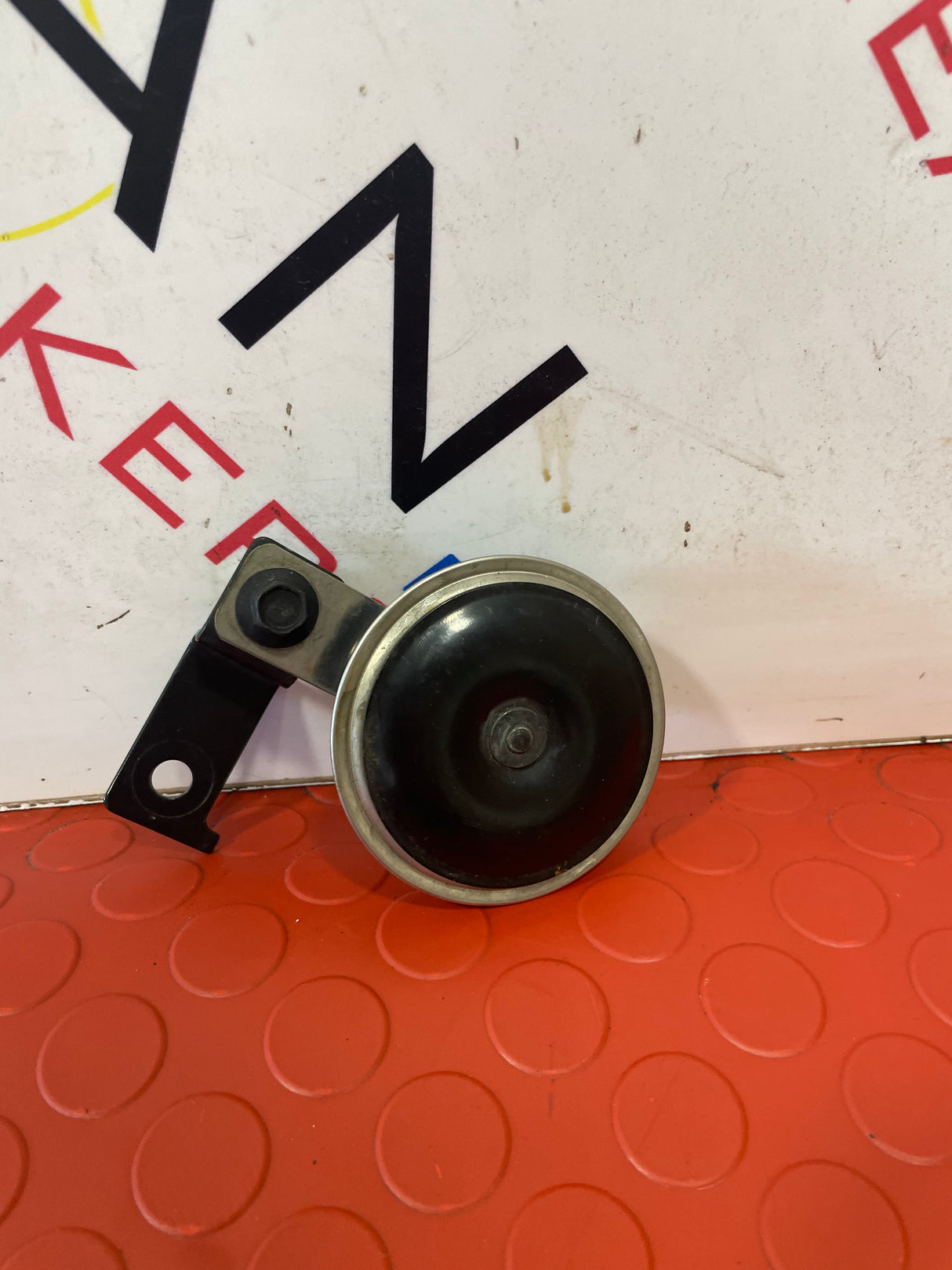 Nissan Navara HIGH HORN SIGNAL 2015-2024 P/N E13000114