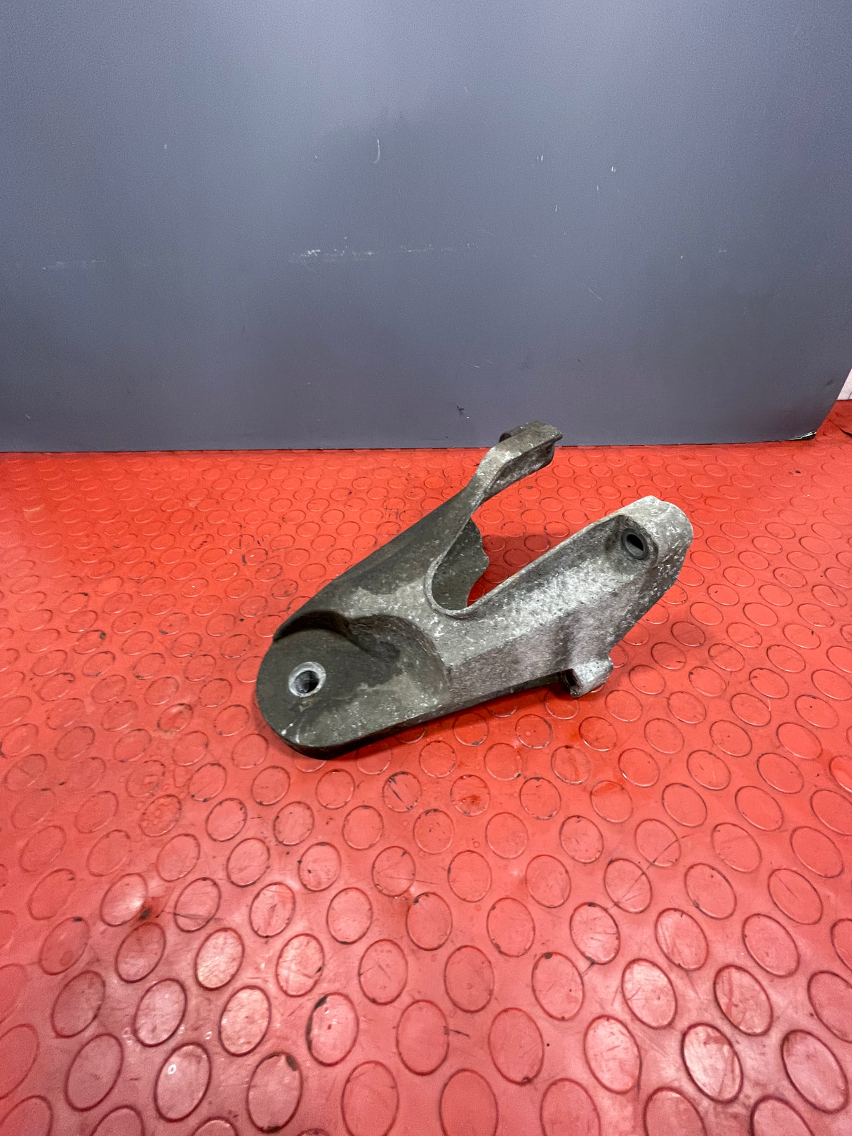 Ford Transit ENGINE MOUNT BRACKET MK7 2.4 RWD 2008 P/N 6C116037AA