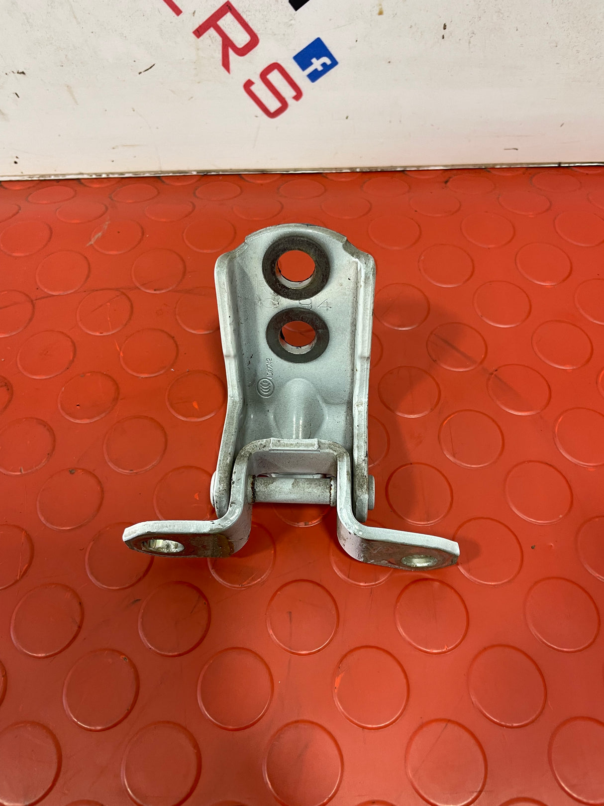 Nissan Navara D/S REAR DOOR HINGE 2015-2024 P/N 82420ZP80A