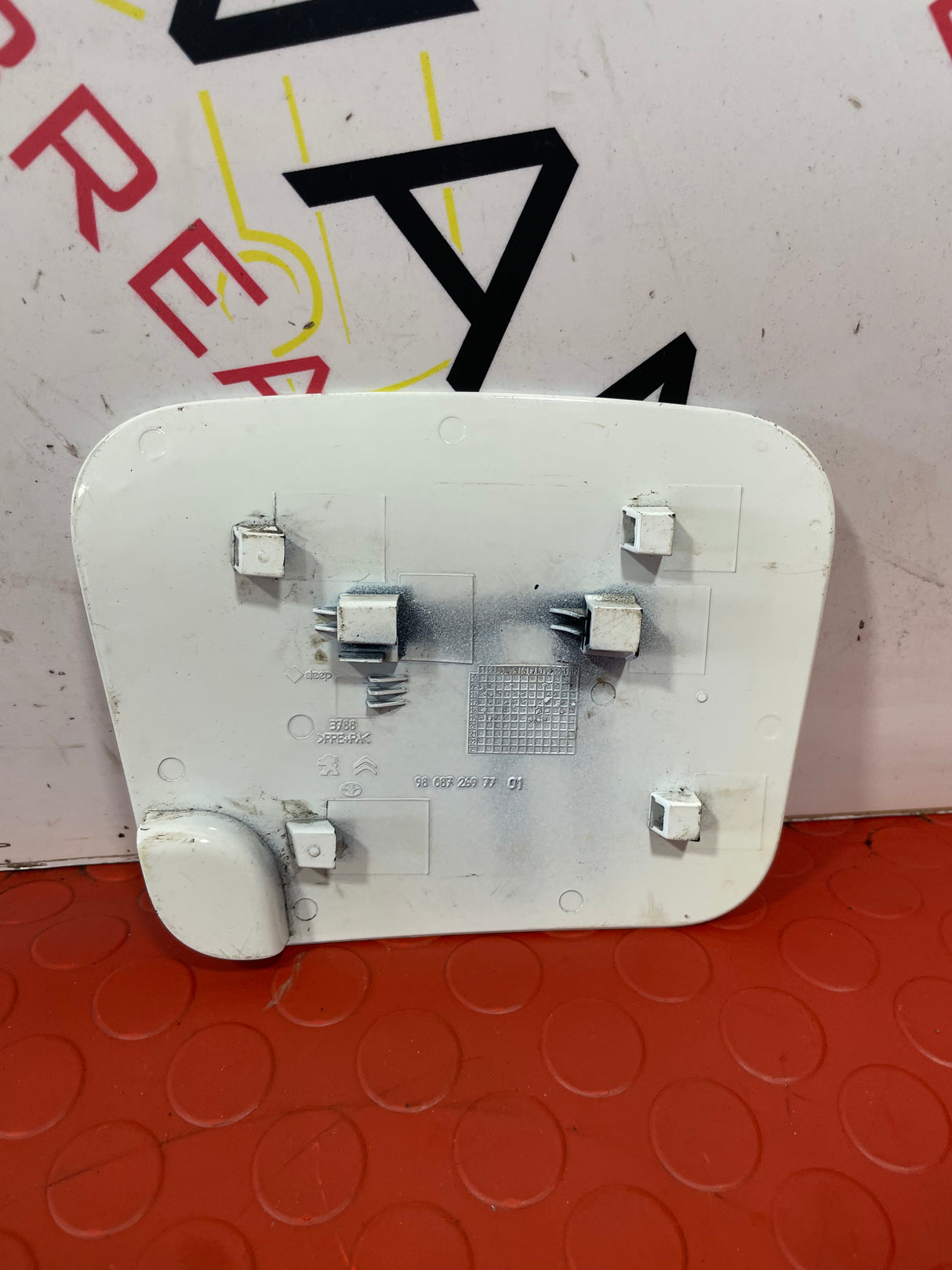 Citroen Dispatch/ Peugeot Expert FUEL TANK DOOR 2016-2023 P/N 980872697701
