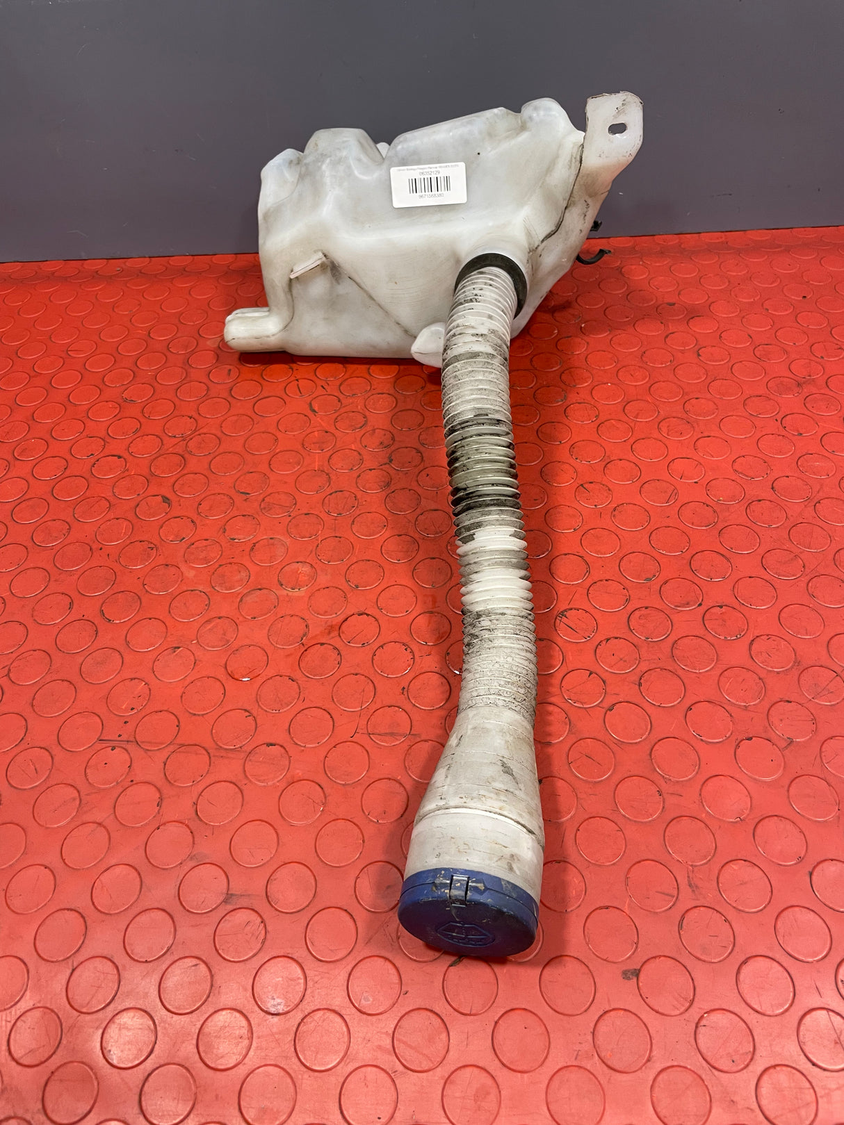 Citroen Berlingo/Peugeot Partner WASHER BOTTLE WITH FILLER NECK (NO PUMP) 2008-2018 P/N 9671568380