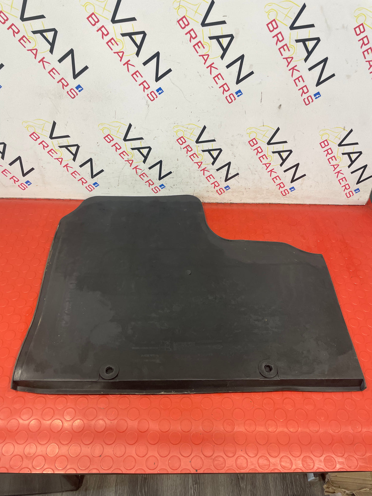 Nissan NV300 RUBBER FLOOR MAT 2016-2022 P/N KE75100QH9