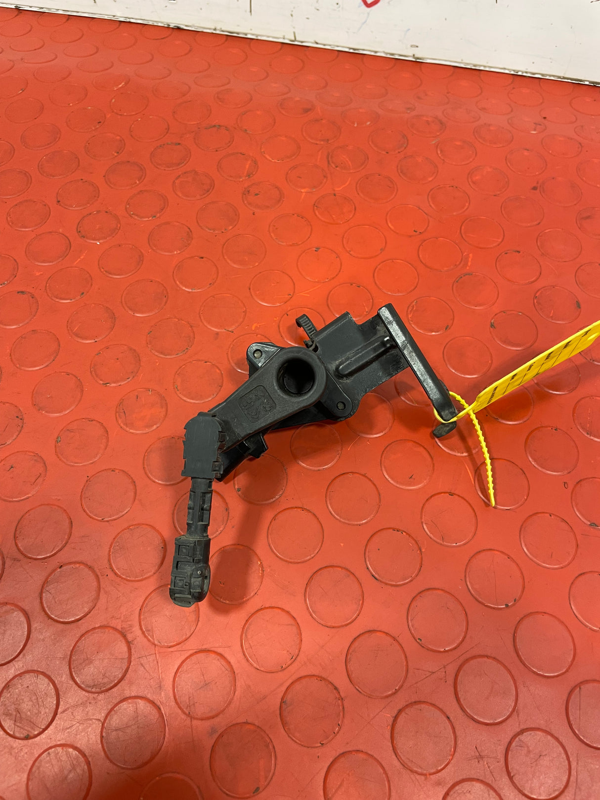 Citroen Berlingo Peugeot Partner HEADLIGHT LEVELING SENSOR AND BRACKET (LEFT SIDE) 2022 P/N9816729980